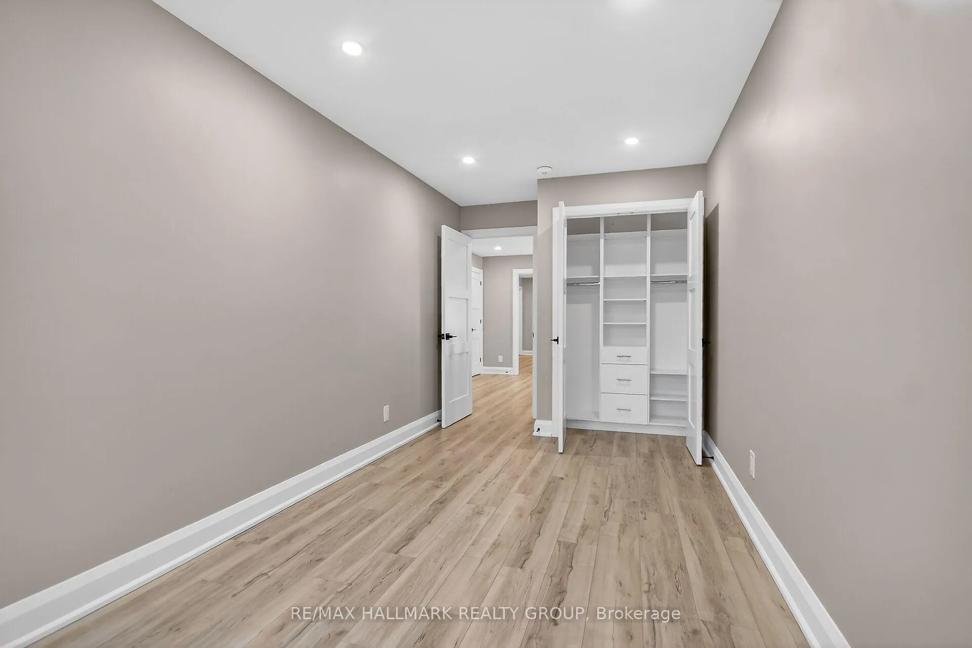 Photo 43 of 74 Burnett's Grove Circle, Ottawa, Barrhaven - Pheasant Run — HOMEH