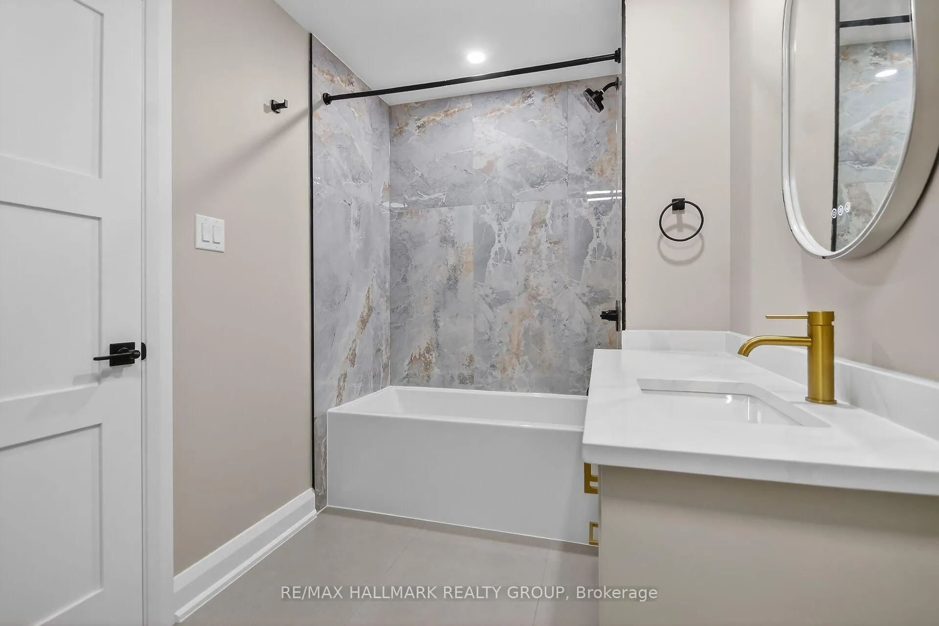 Photo 45 of 74 Burnett's Grove Circle, Ottawa, Barrhaven - Pheasant Run — HOMEH
