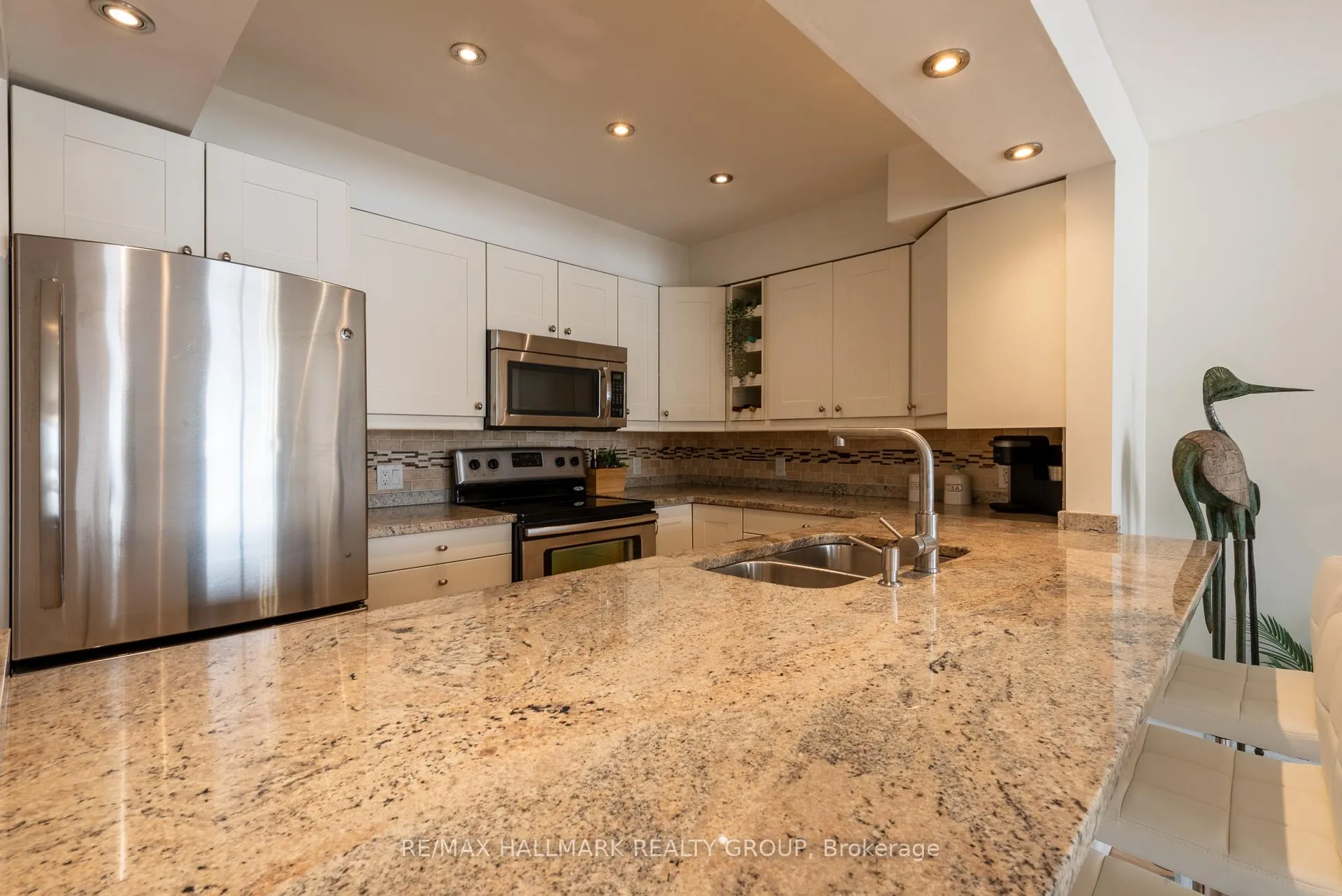Photo 8 of Unit 4, 201 Station Boulevard, Ottawa, Riverview Park — HOMEH