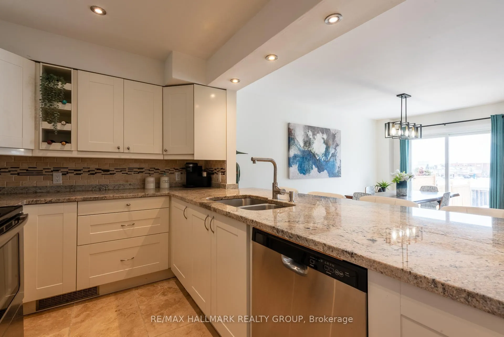 Photo 9 of Unit 4, 201 Station Boulevard, Ottawa, Riverview Park — HOMEH
