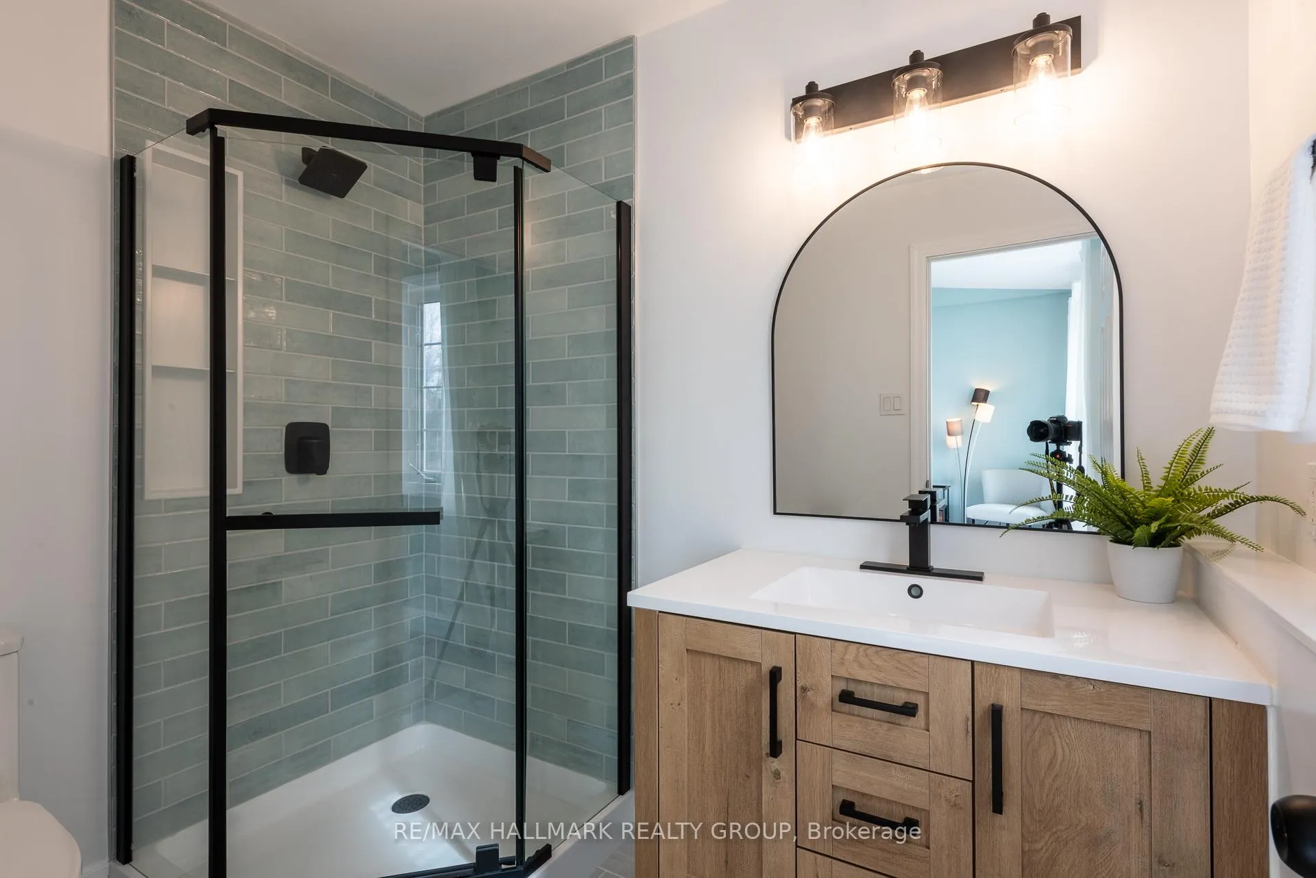 Photo 12 of Unit 4, 201 Station Boulevard, Ottawa, Riverview Park — HOMEH