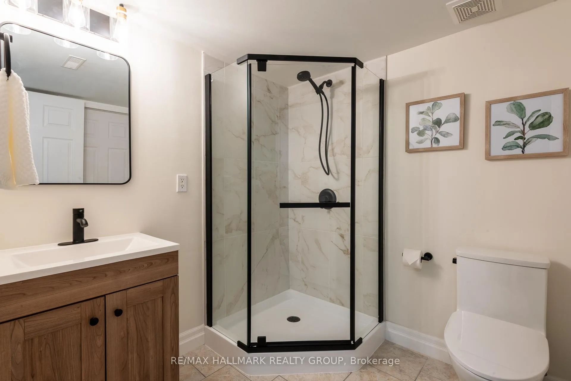 Photo 18 of Unit 4, 201 Station Boulevard, Ottawa, Riverview Park — HOMEH