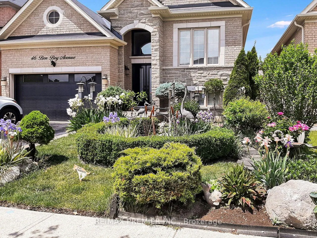 Photo 2 of 46 Ben Boy Avenue, King, Schomberg — HOMEH