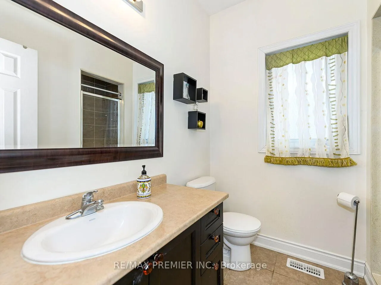 Photo 25 of 46 Ben Boy Avenue, King, Schomberg — HOMEH