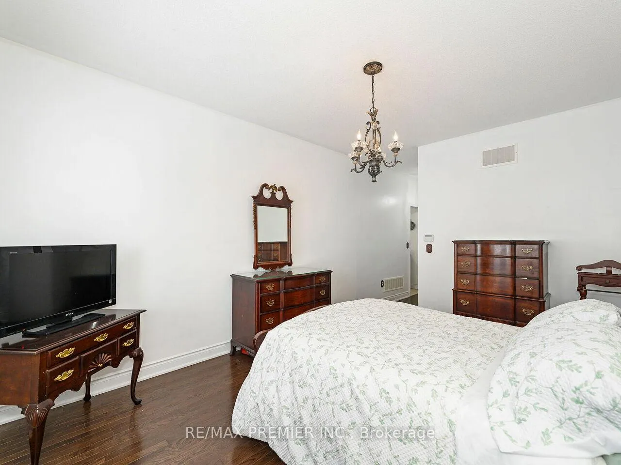 Photo 28 of 46 Ben Boy Avenue, King, Schomberg — HOMEH