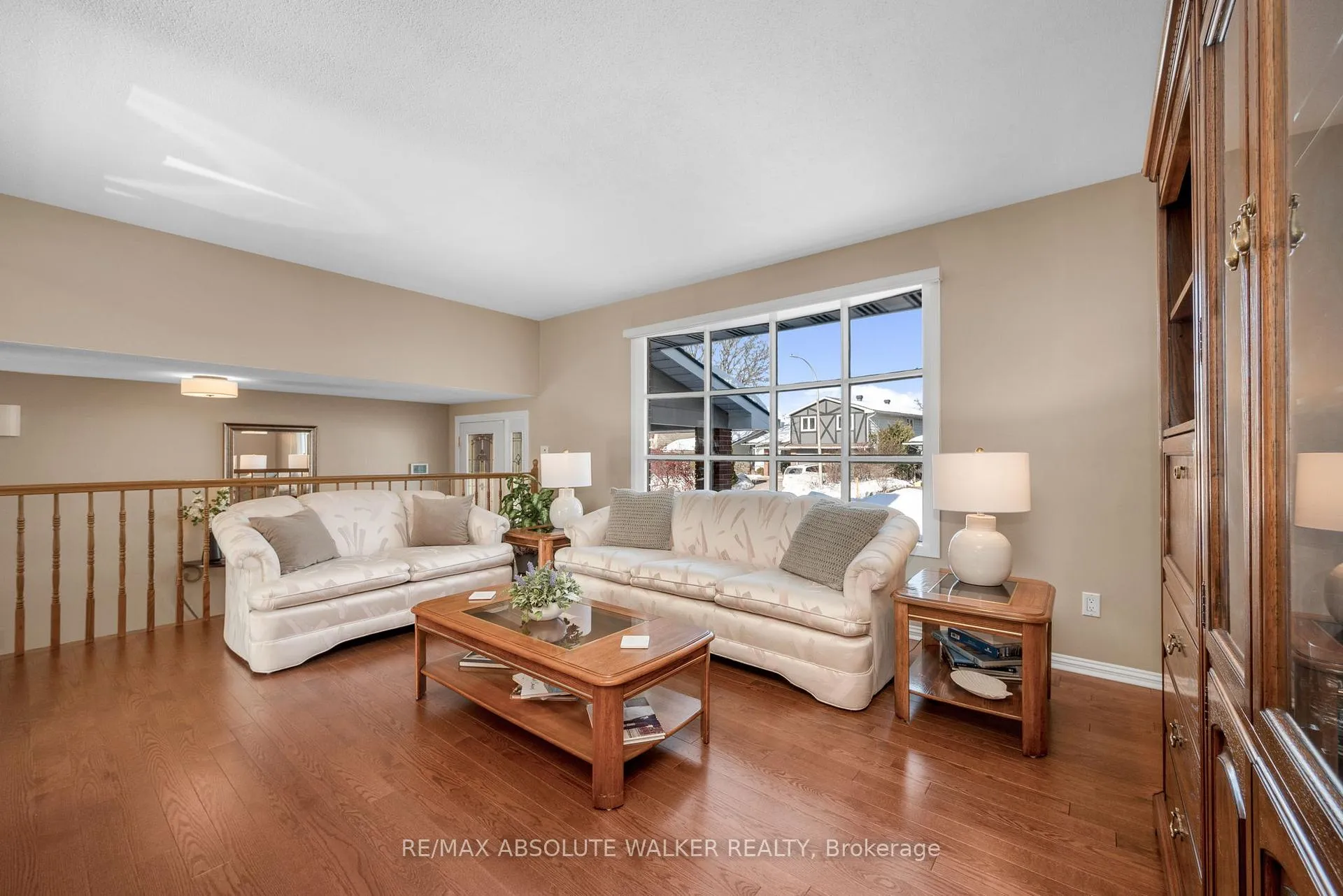 Photo 5 of 1768 Calumet Lane, Ottawa, Convent Glen South — HOMEH