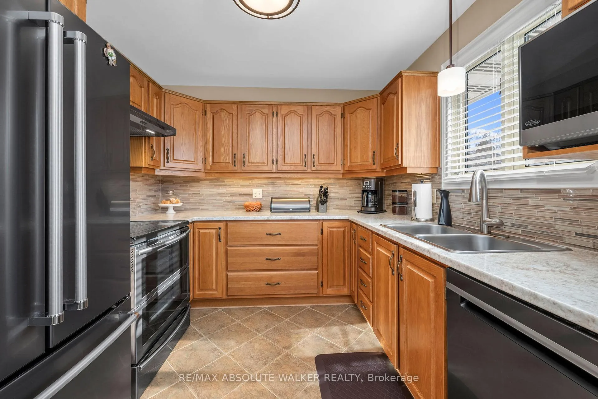 Photo 12 of 1768 Calumet Lane, Ottawa, Convent Glen South — HOMEH