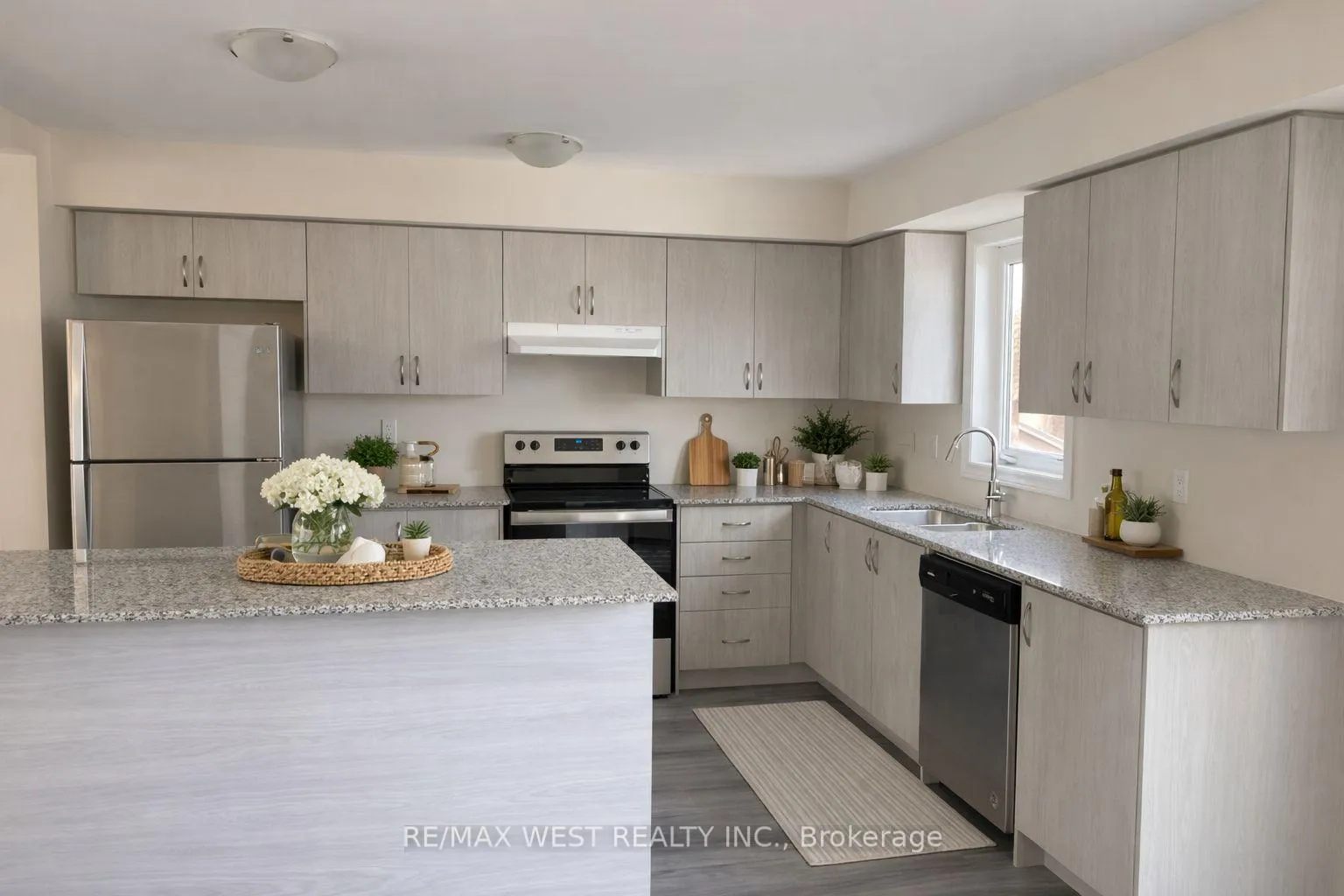 Photo 5 of 217 Huron Street, Oshawa, Central — HOMEH