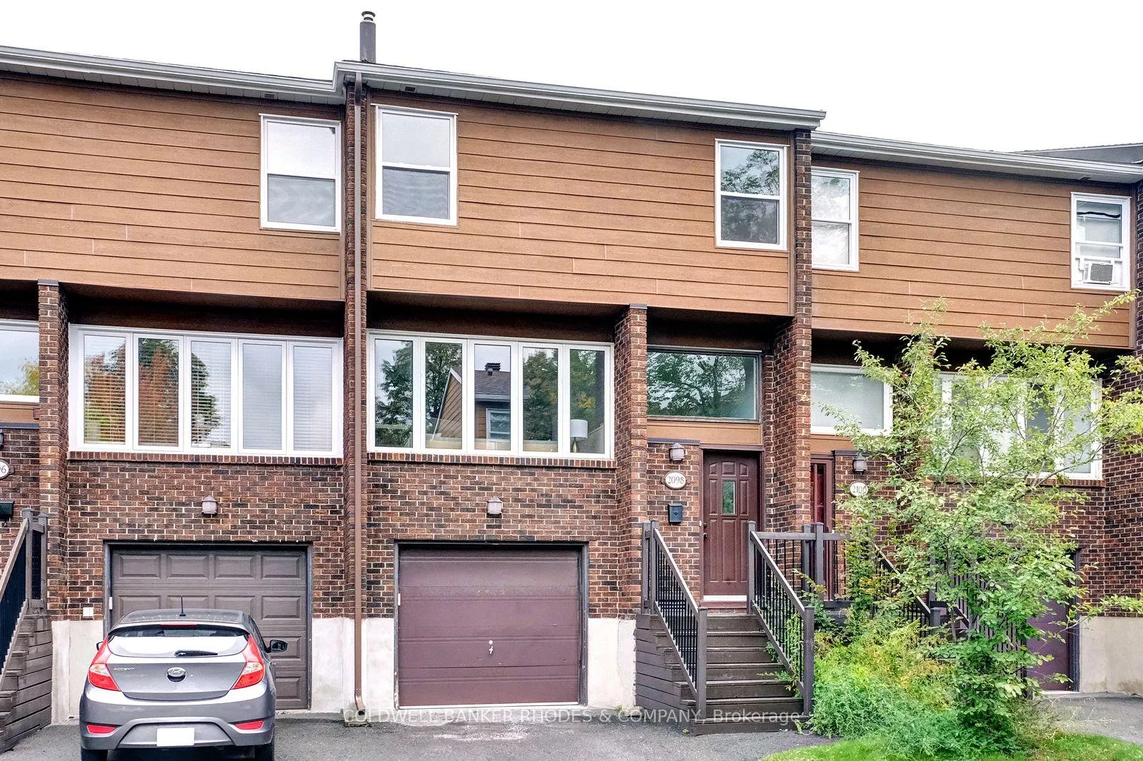 Photo 2 of 2098 Eric Crescent, Ottawa, Pineview — HOMEH