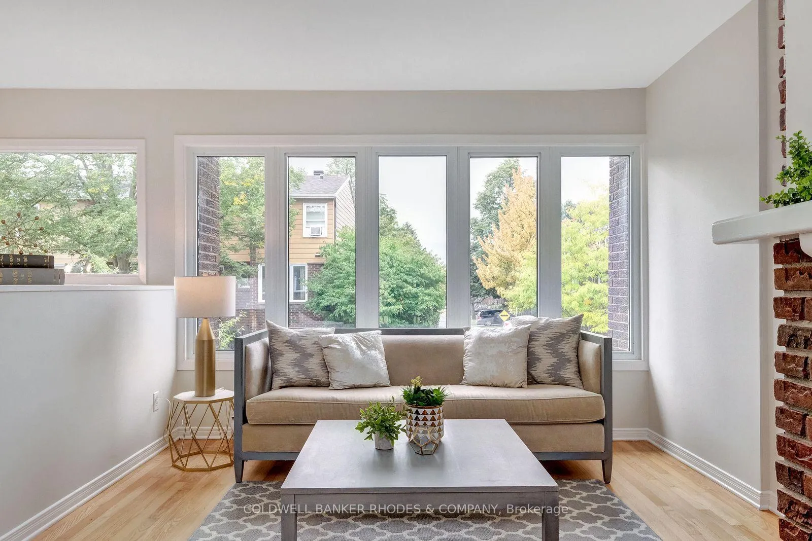 Photo 4 of 2098 Eric Crescent, Ottawa, Pineview — HOMEH