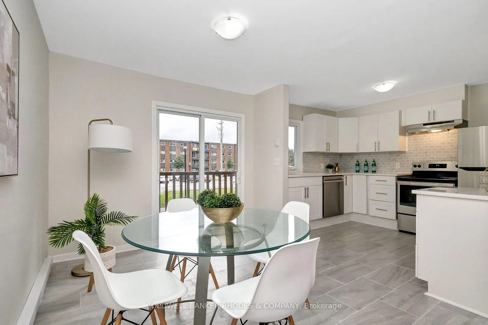 Photo 9 of 2098 Eric Crescent, Ottawa, Pineview — HOMEH