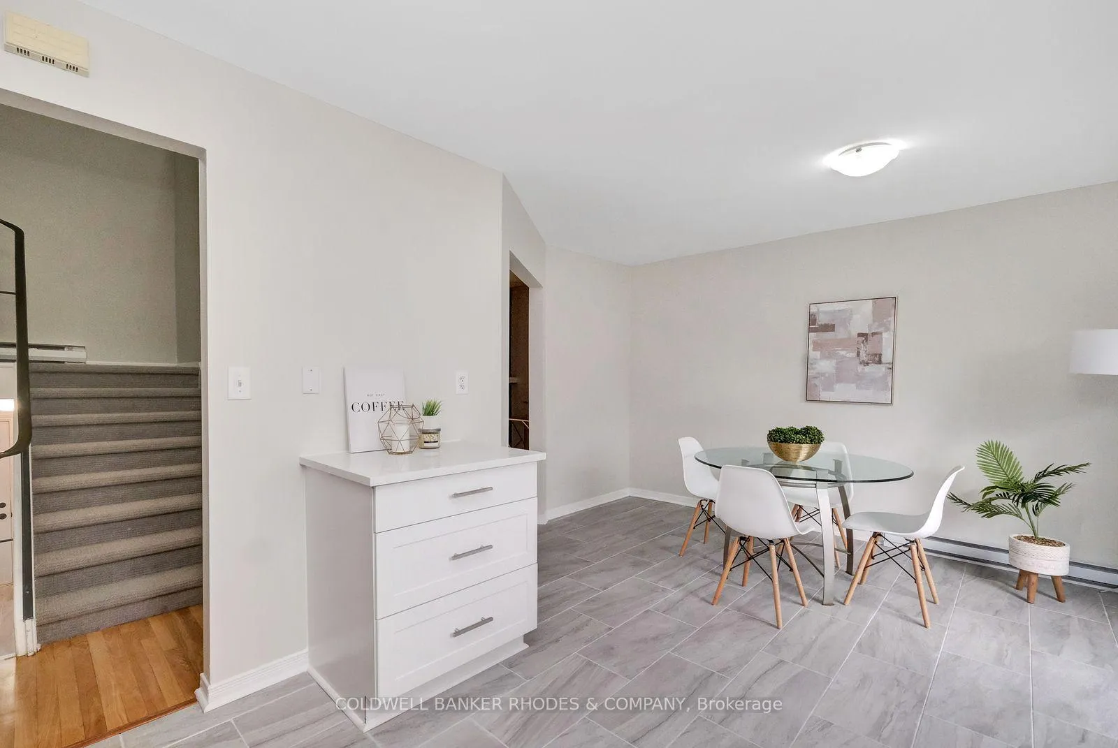 Photo 11 of 2098 Eric Crescent, Ottawa, Pineview — HOMEH