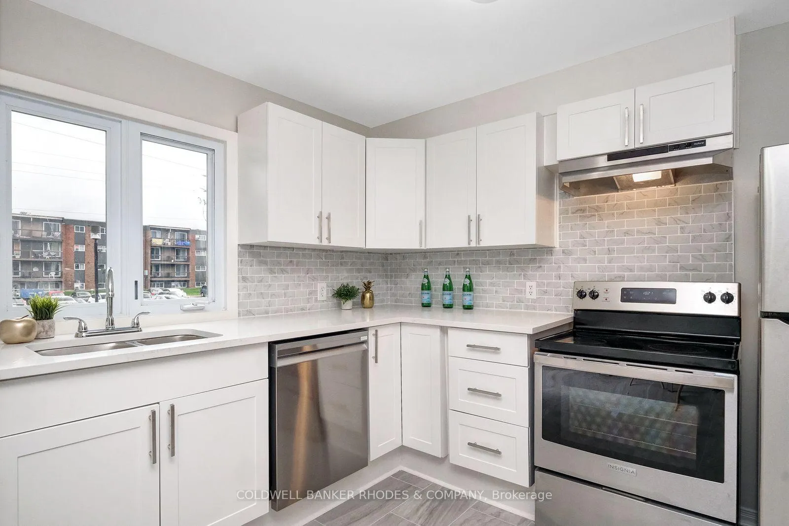 Photo 14 of 2098 Eric Crescent, Ottawa, Pineview — HOMEH