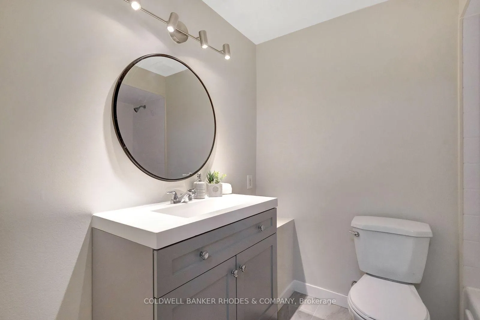 Photo 15 of 2098 Eric Crescent, Ottawa, Pineview — HOMEH