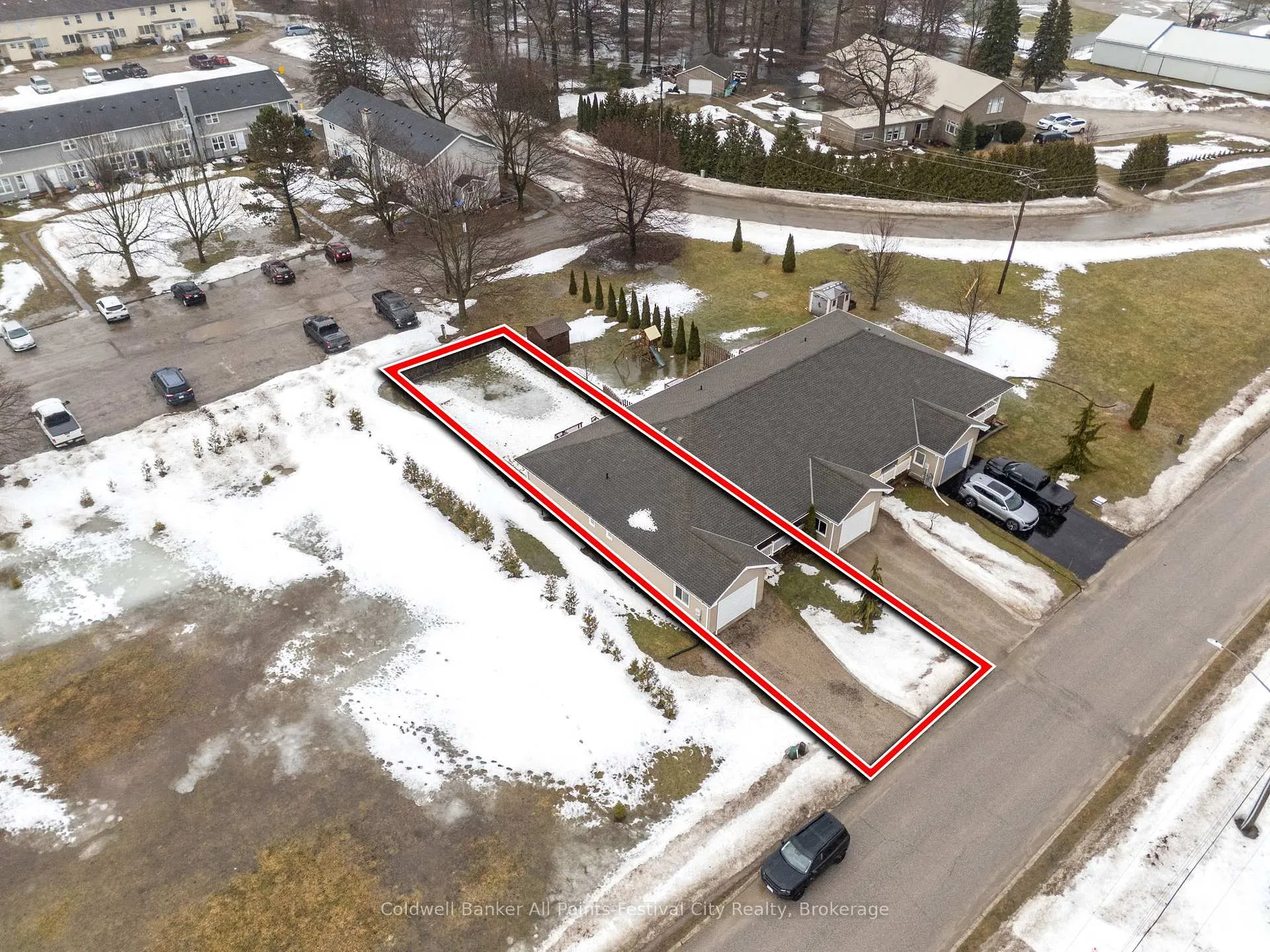 Photo 2 of 184 Toronto Boulevard, Huron East, Vanastra — HOMEH