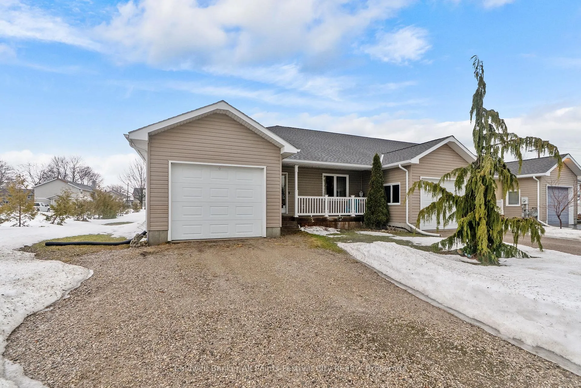 Photo 4 of 184 Toronto Boulevard, Huron East, Vanastra — HOMEH