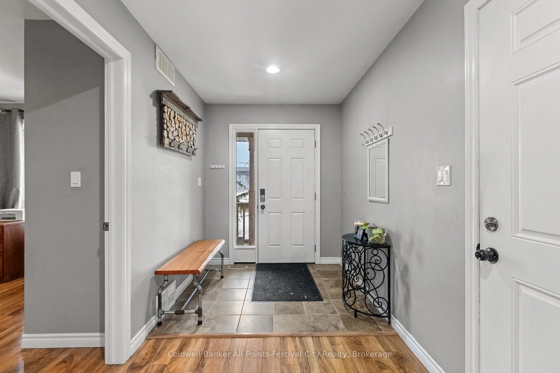 Photo 7 of 184 Toronto Boulevard, Huron East, Vanastra — HOMEH