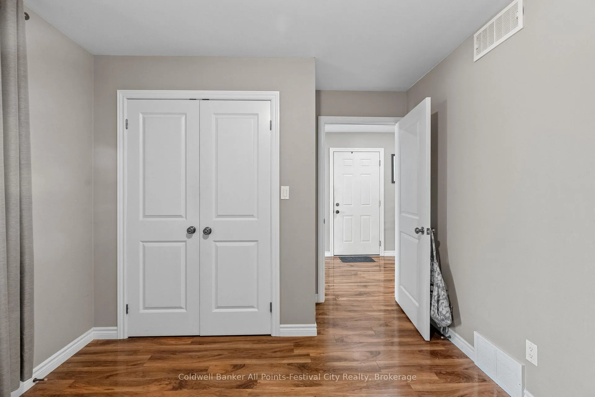 Photo 9 of 184 Toronto Boulevard, Huron East, Vanastra — HOMEH