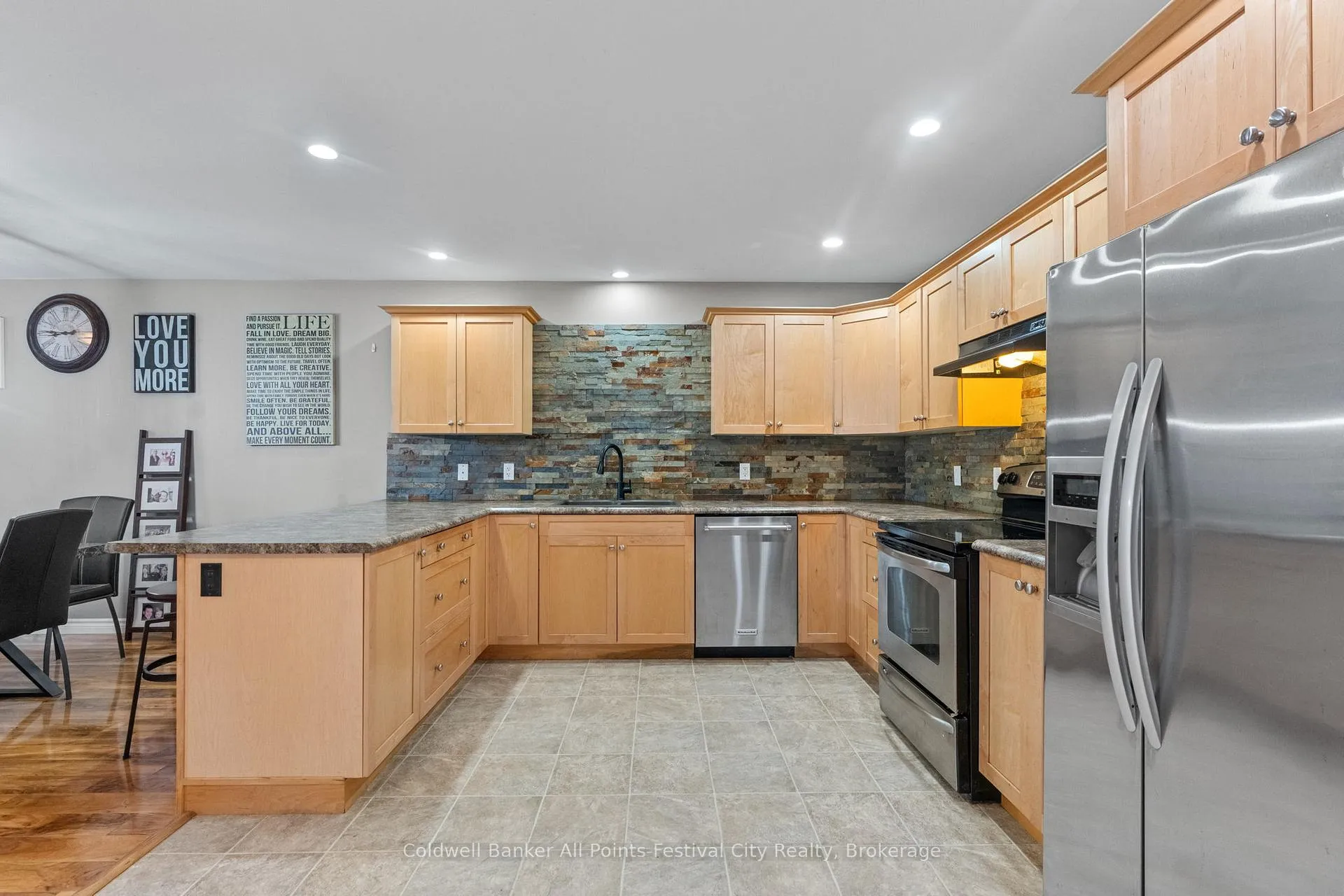 Photo 11 of 184 Toronto Boulevard, Huron East, Vanastra — HOMEH