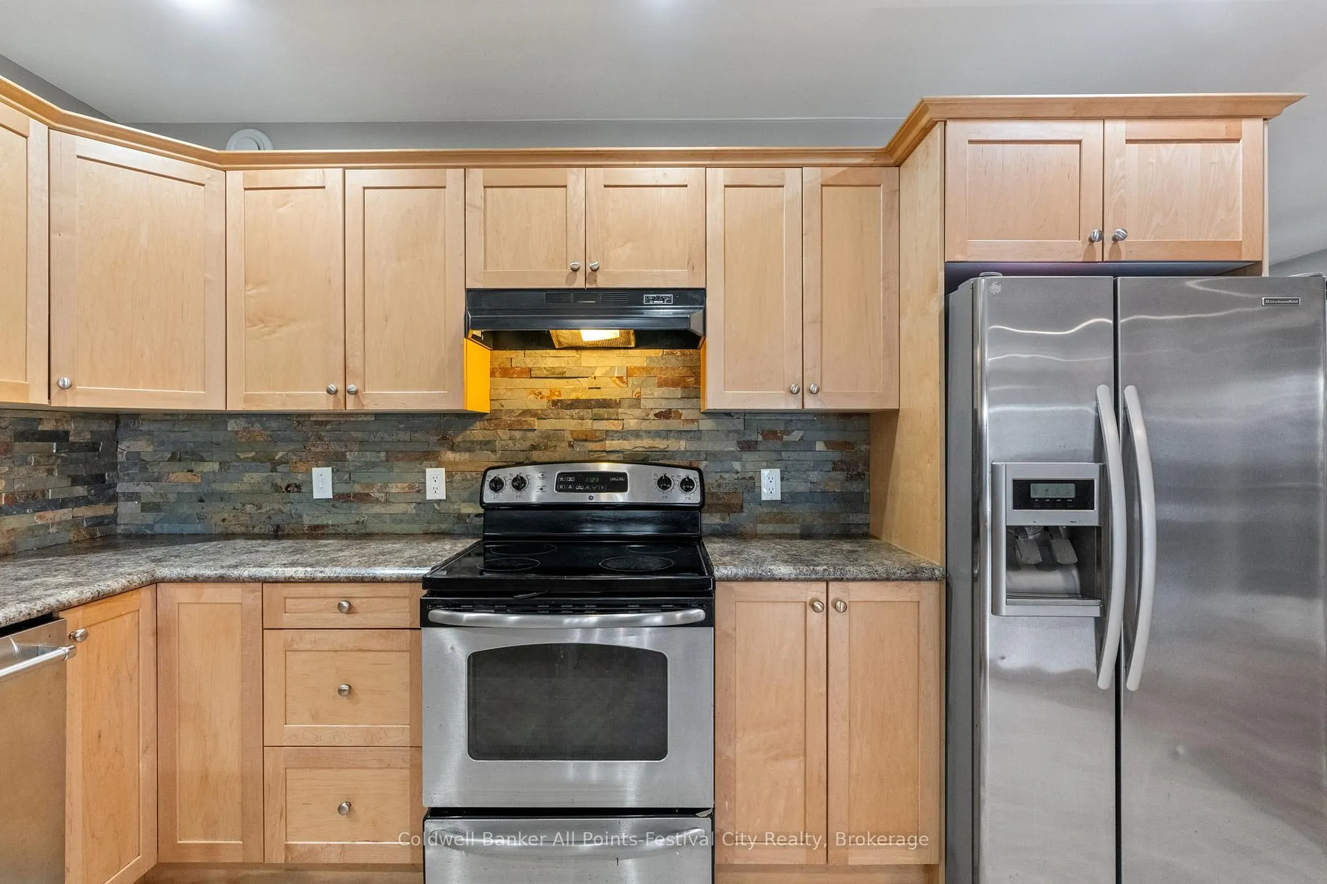 Photo 13 of 184 Toronto Boulevard, Huron East, Vanastra — HOMEH