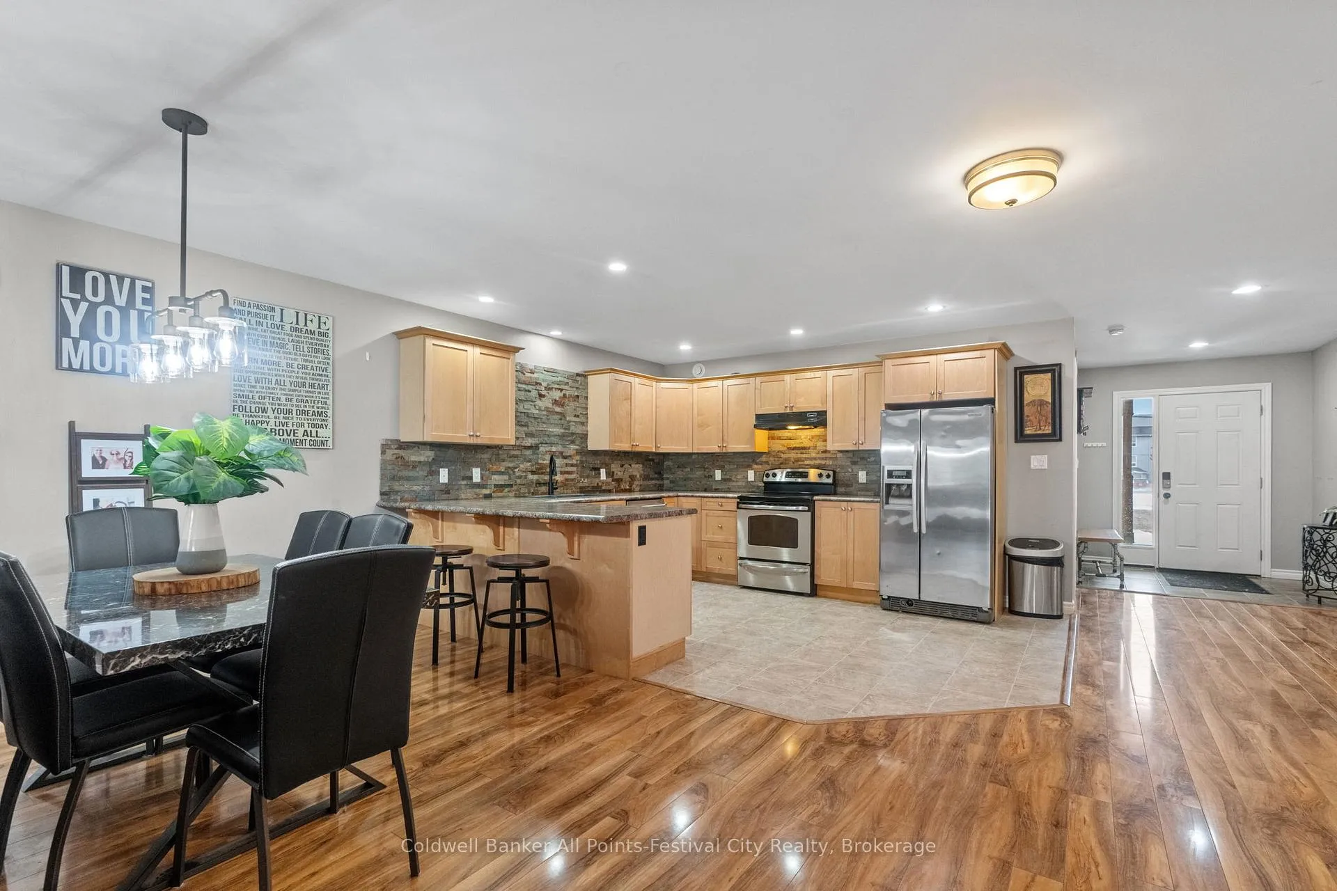Photo 15 of 184 Toronto Boulevard, Huron East, Vanastra — HOMEH