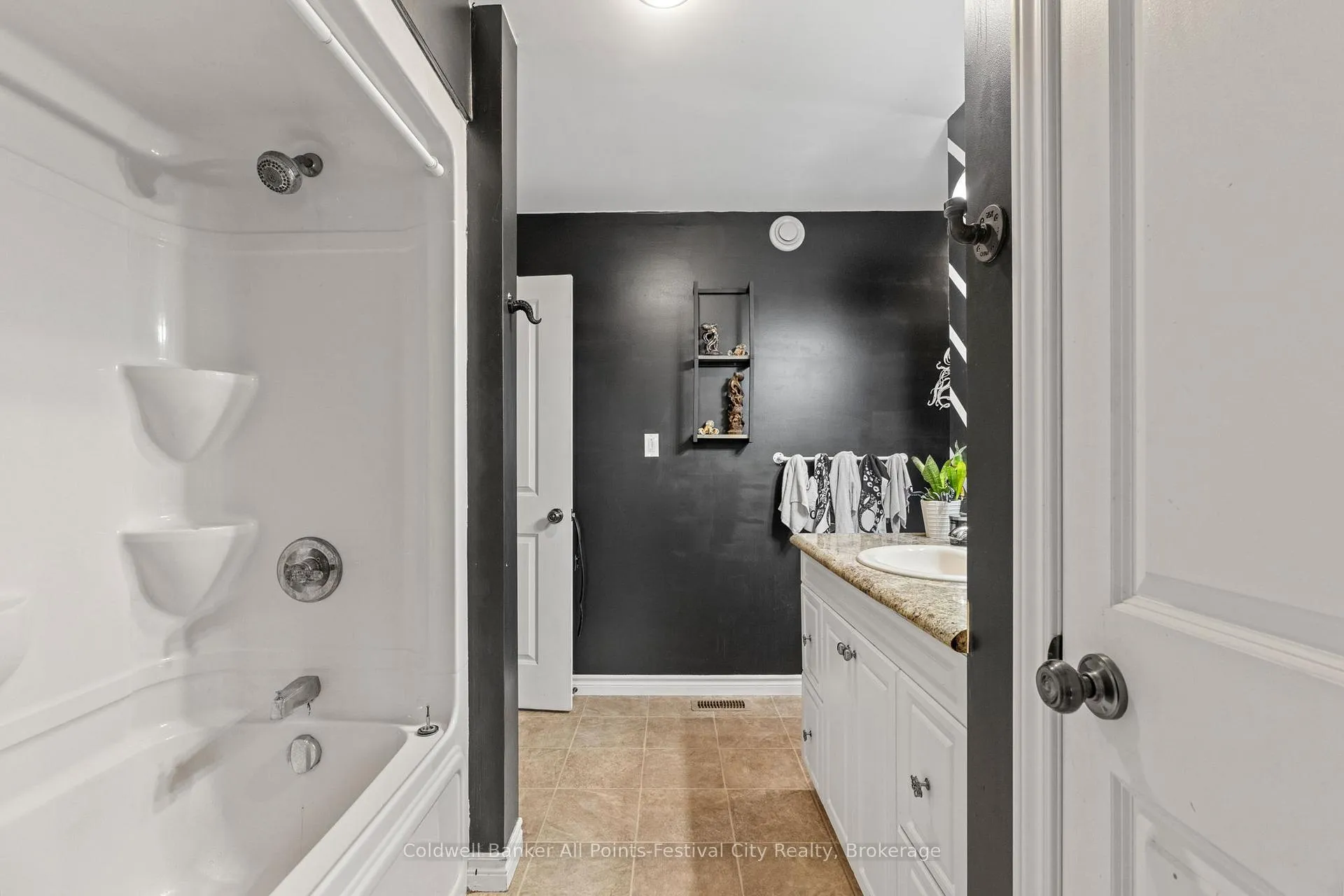 Photo 20 of 184 Toronto Boulevard, Huron East, Vanastra — HOMEH