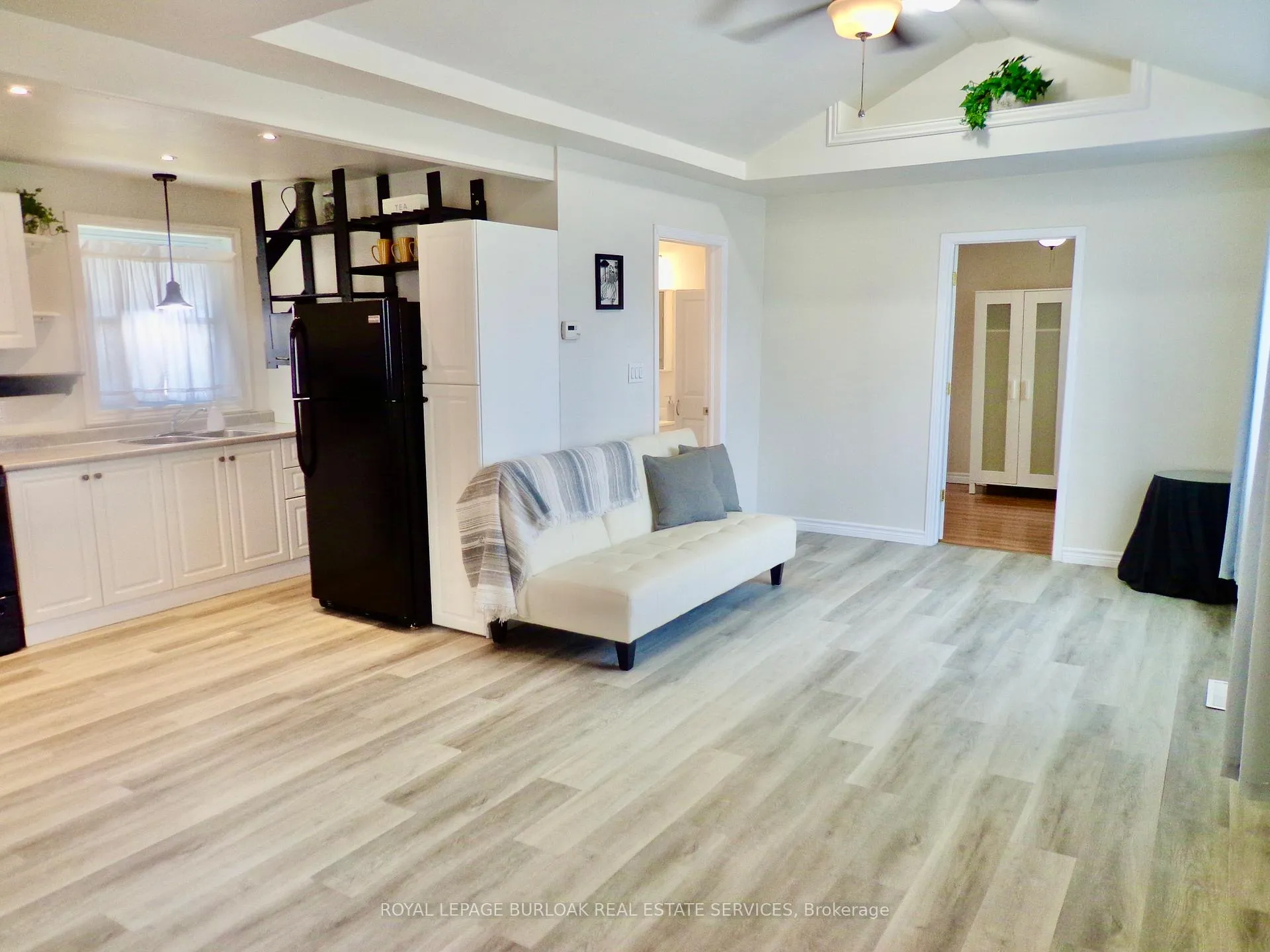 Photo 3 of 562 Beach Boulevard, Hamilton, Hamilton Beach — HOMEH