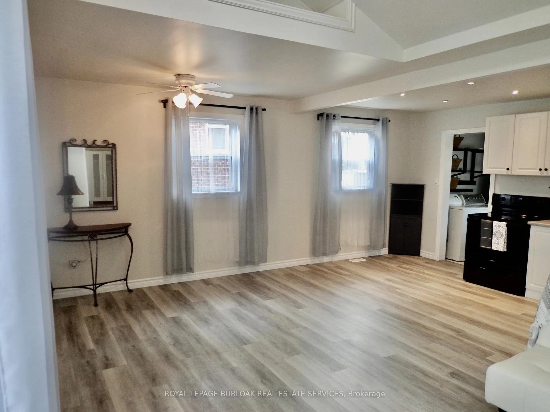 Photo 4 of 562 Beach Boulevard, Hamilton, Hamilton Beach — HOMEH
