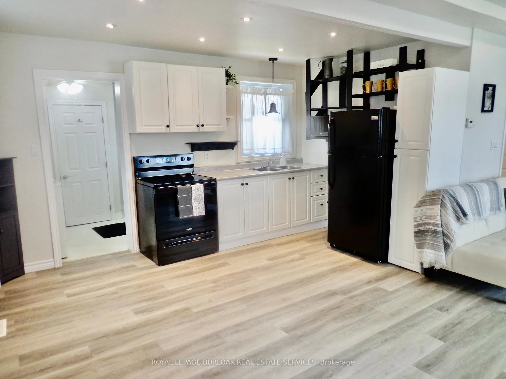 Photo 8 of 562 Beach Boulevard, Hamilton, Hamilton Beach — HOMEH
