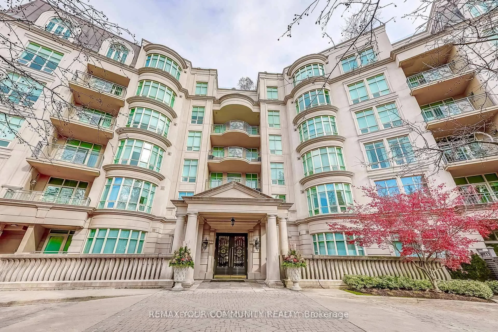 Photo 2 of Unit 304, 7071 Bayview Avenue, Markham, Bayview Glen — HOMEH