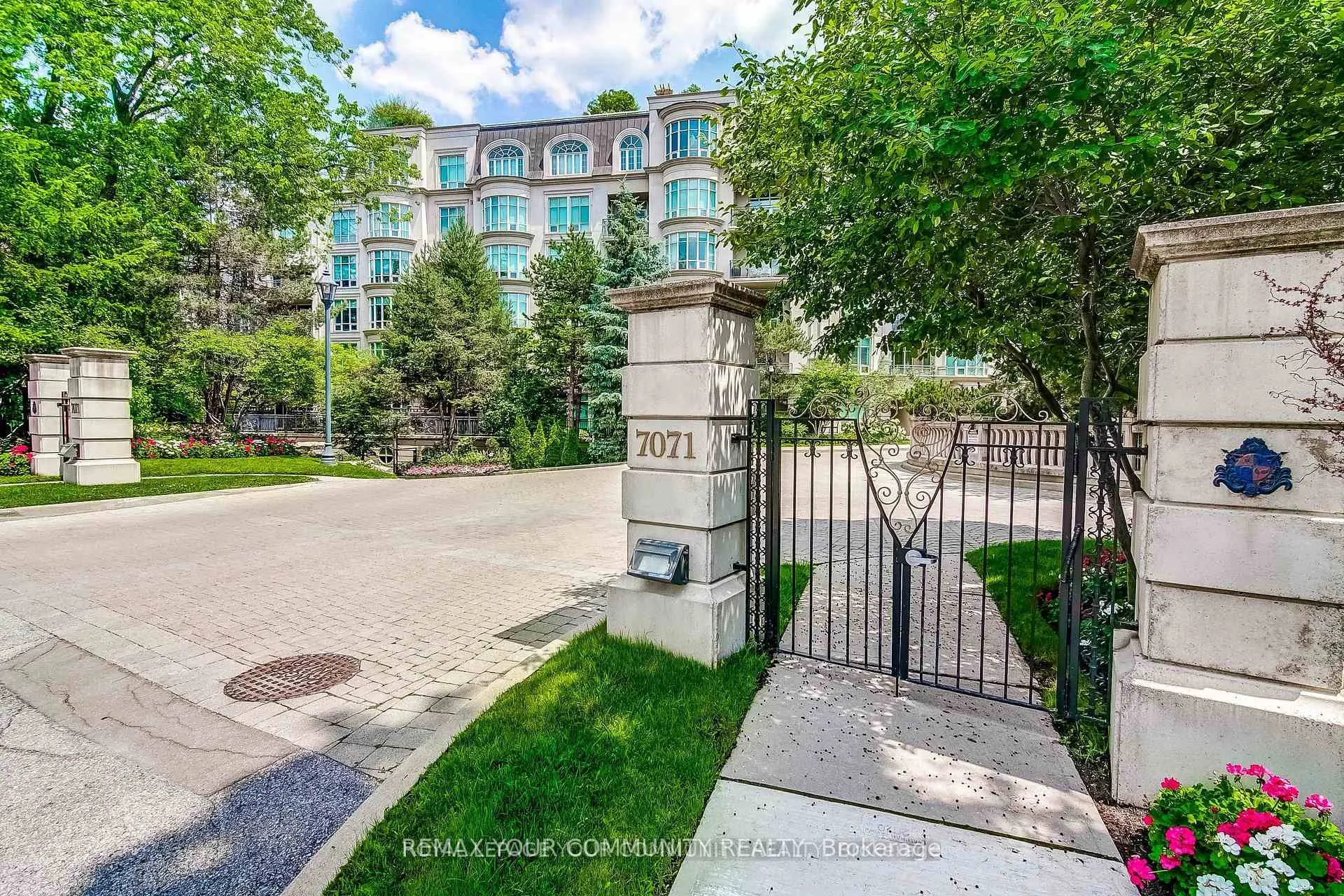 Photo 3 of Unit 304, 7071 Bayview Avenue, Markham, Bayview Glen — HOMEH