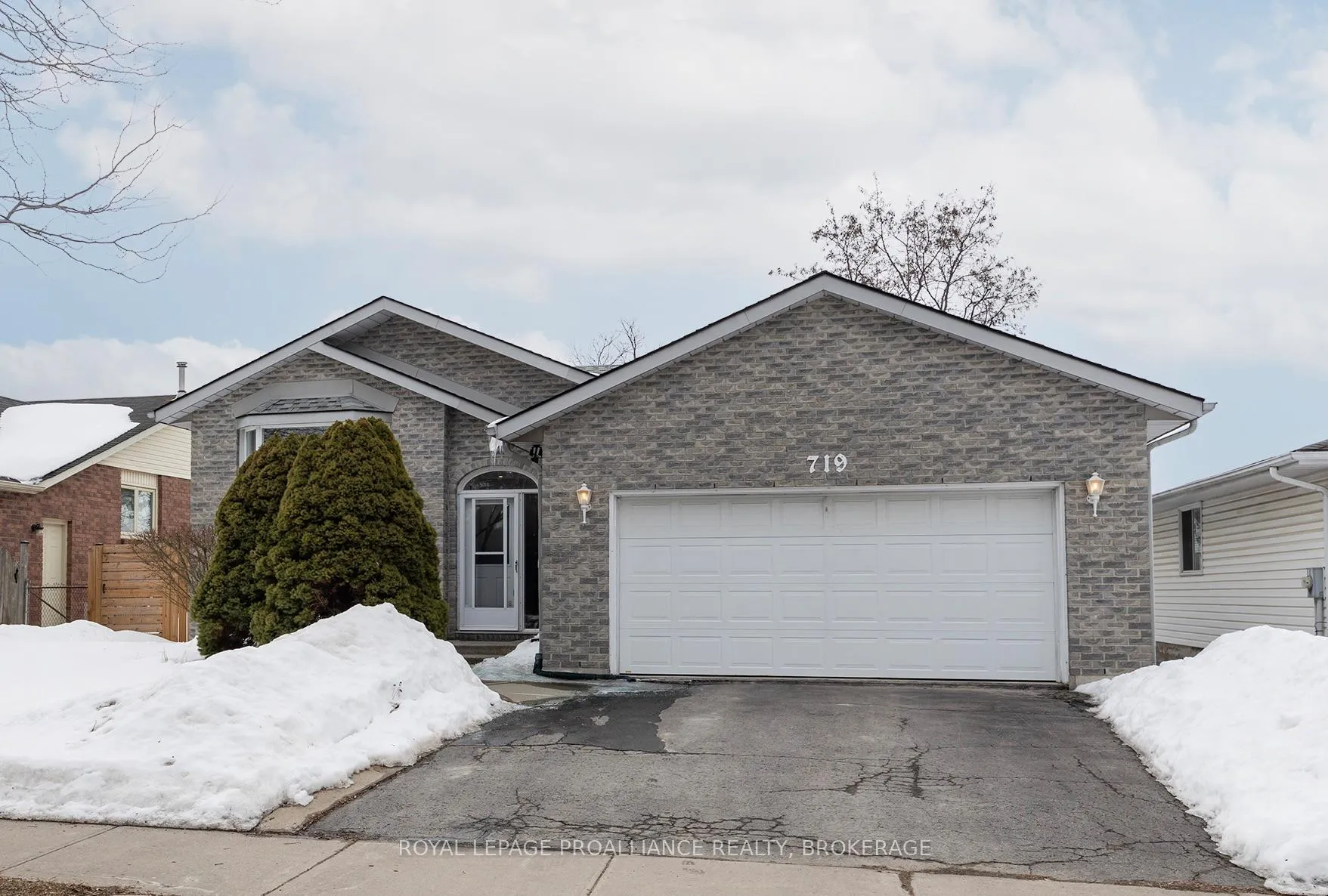 Photo 2 of 719 Muirfield Crescent, Kingston, East Gardiners Rd — HOMEH