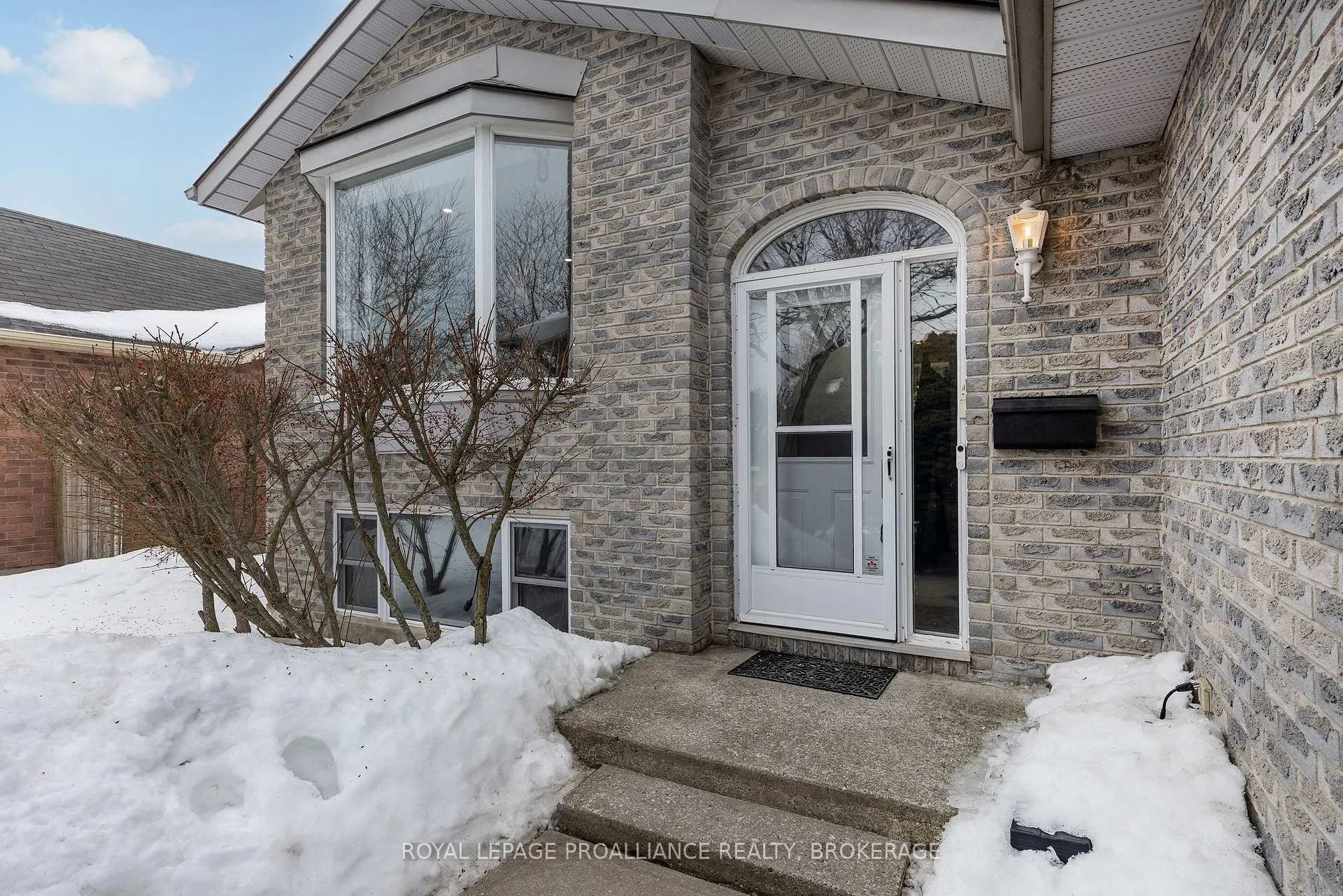 Photo 3 of 719 Muirfield Crescent, Kingston, East Gardiners Rd — HOMEH
