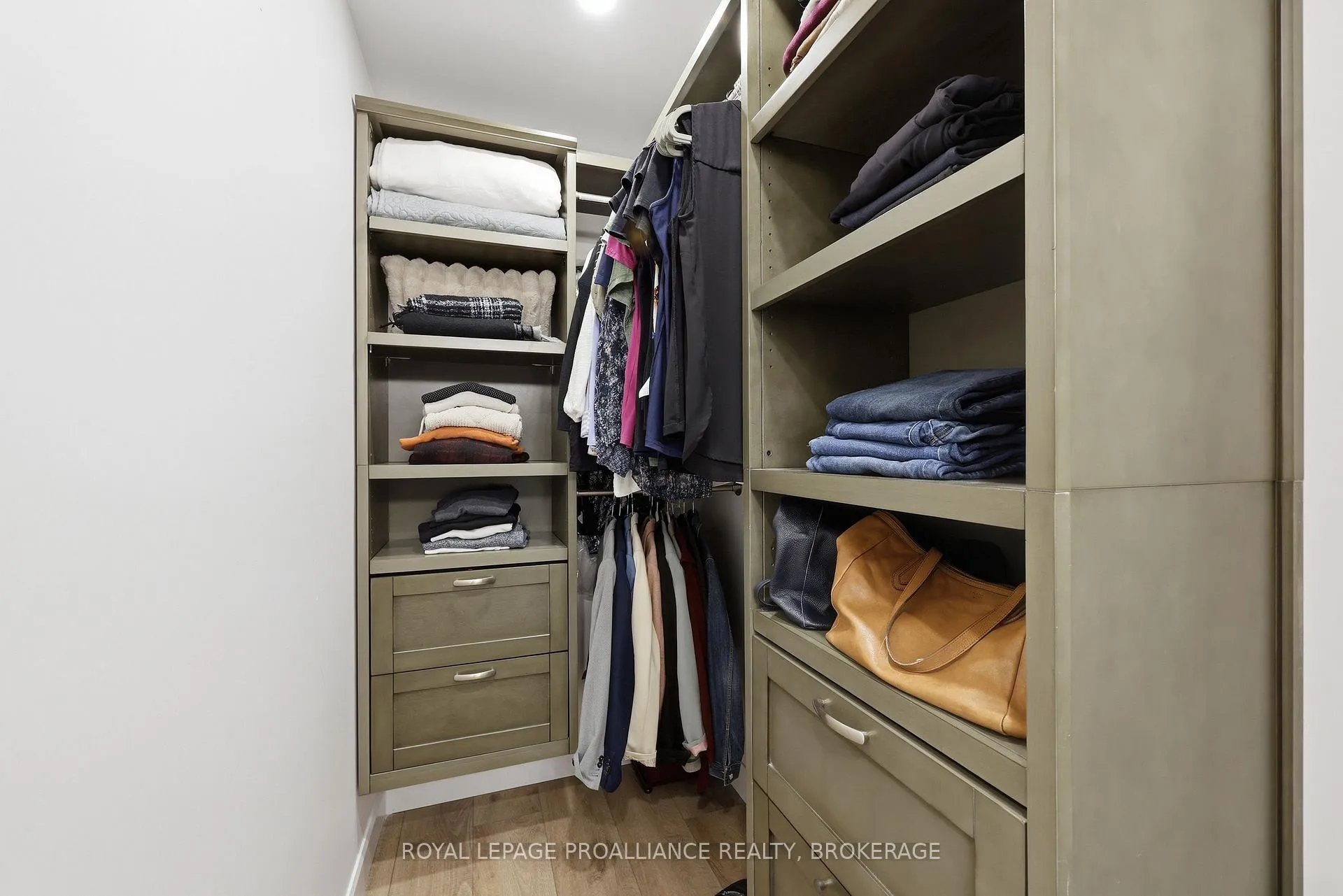 Photo 25 of 719 Muirfield Crescent, Kingston, East Gardiners Rd — HOMEH