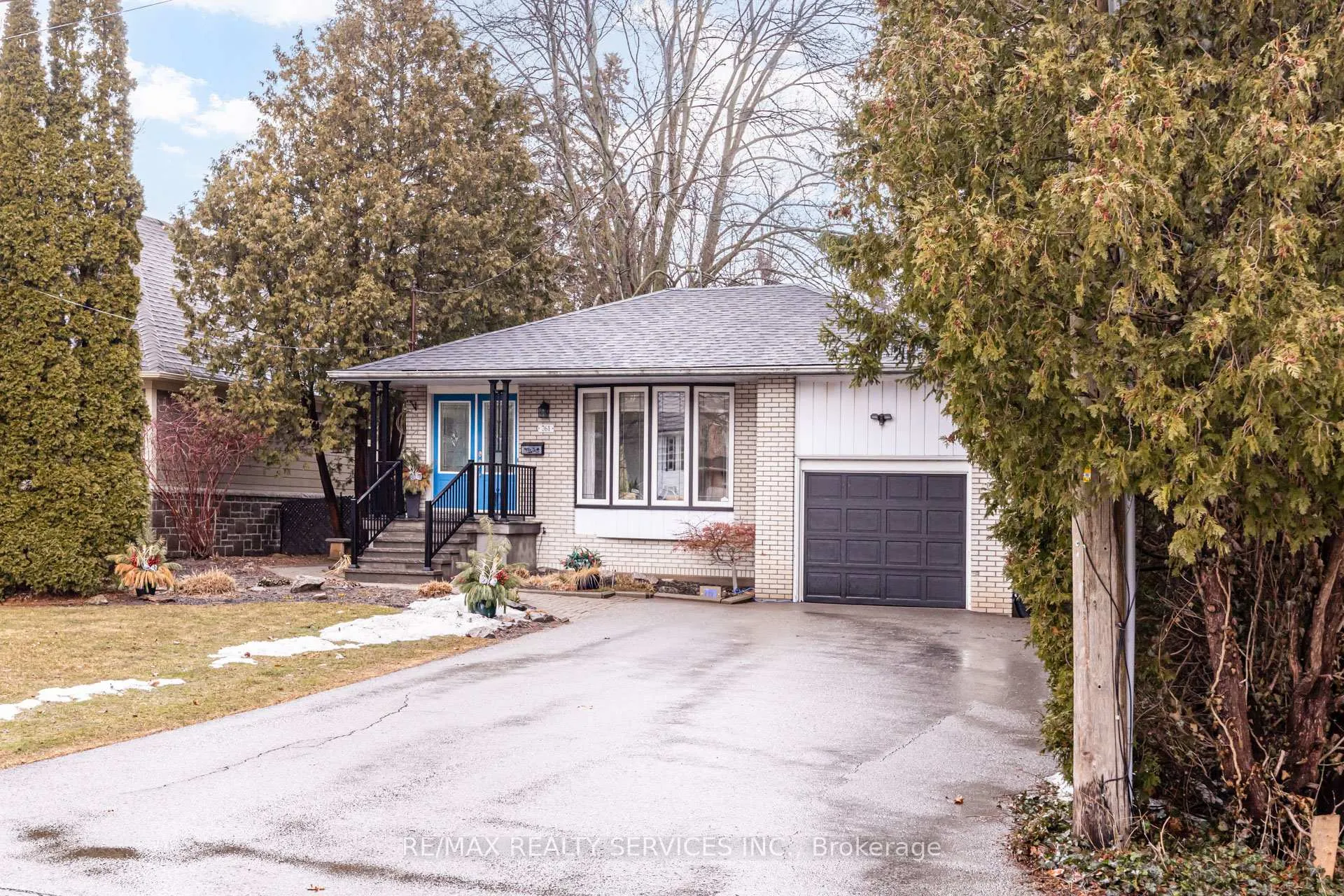 Photo 2 of 761 Sunset Road, Burlington, LaSalle — HOMEH