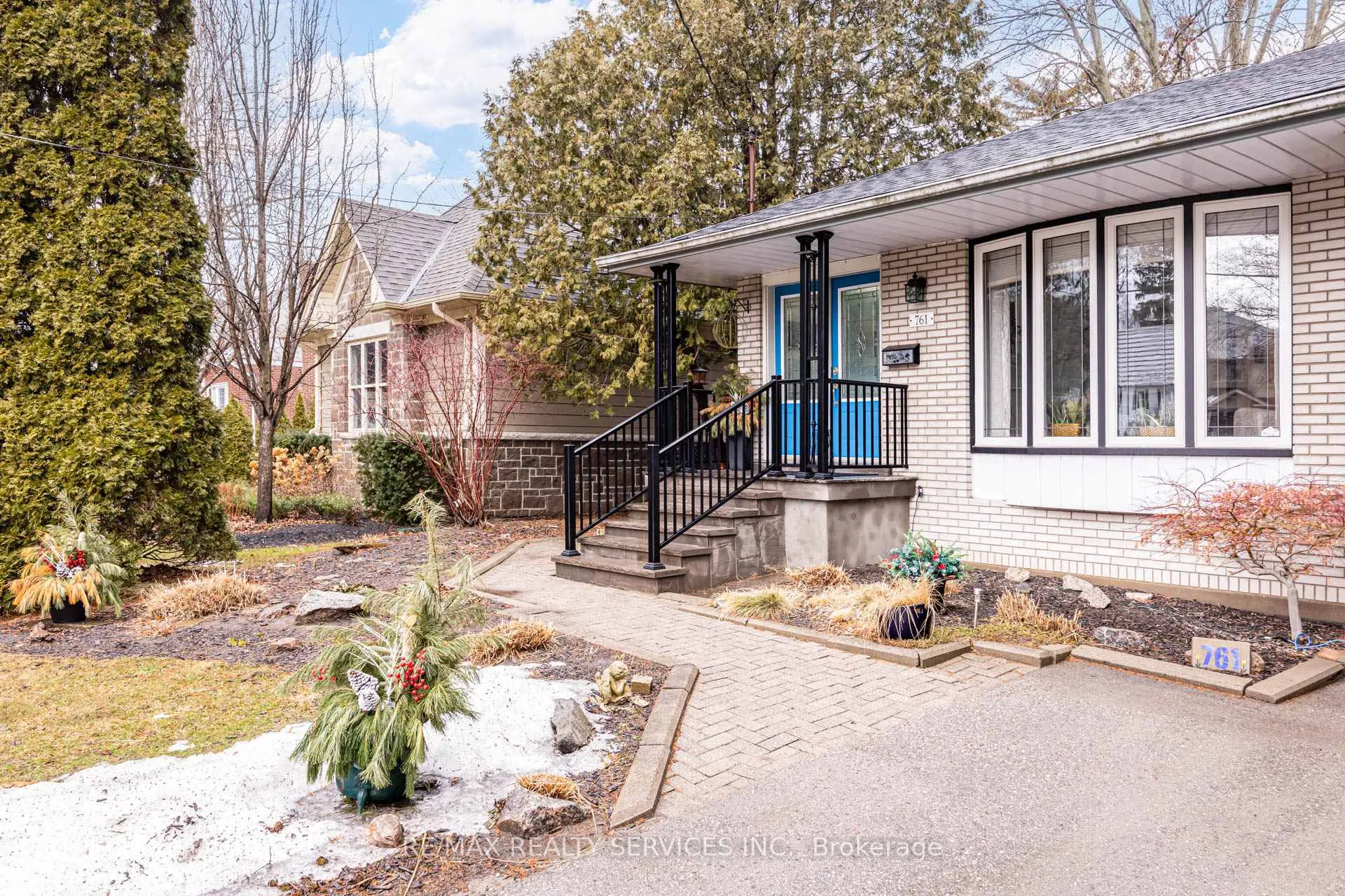 Photo 3 of 761 Sunset Road, Burlington, LaSalle — HOMEH