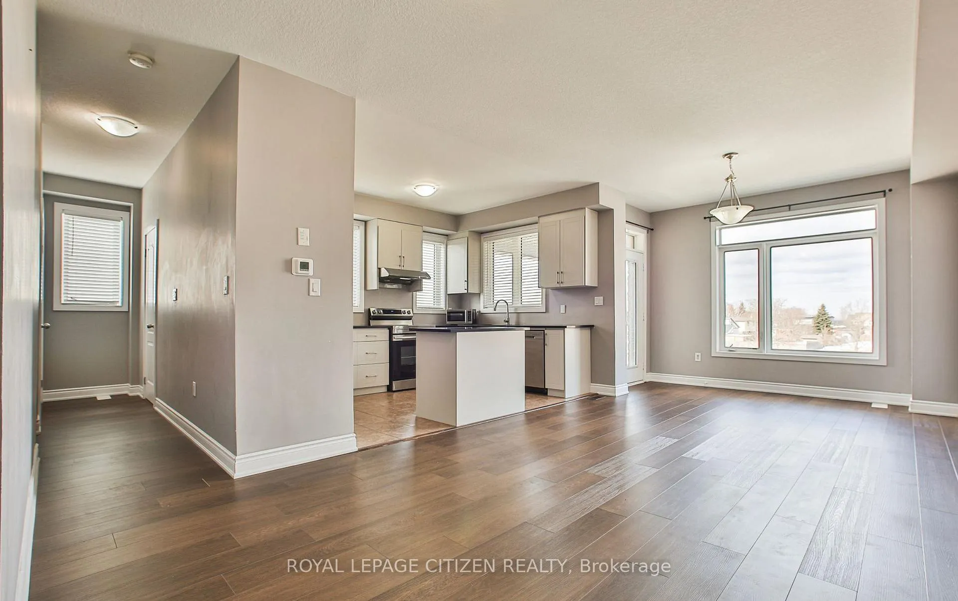 Photo 7 of Unit 102, 590 N Service Road E, Hamilton, Stoney Creek Industrial — HOMEH
