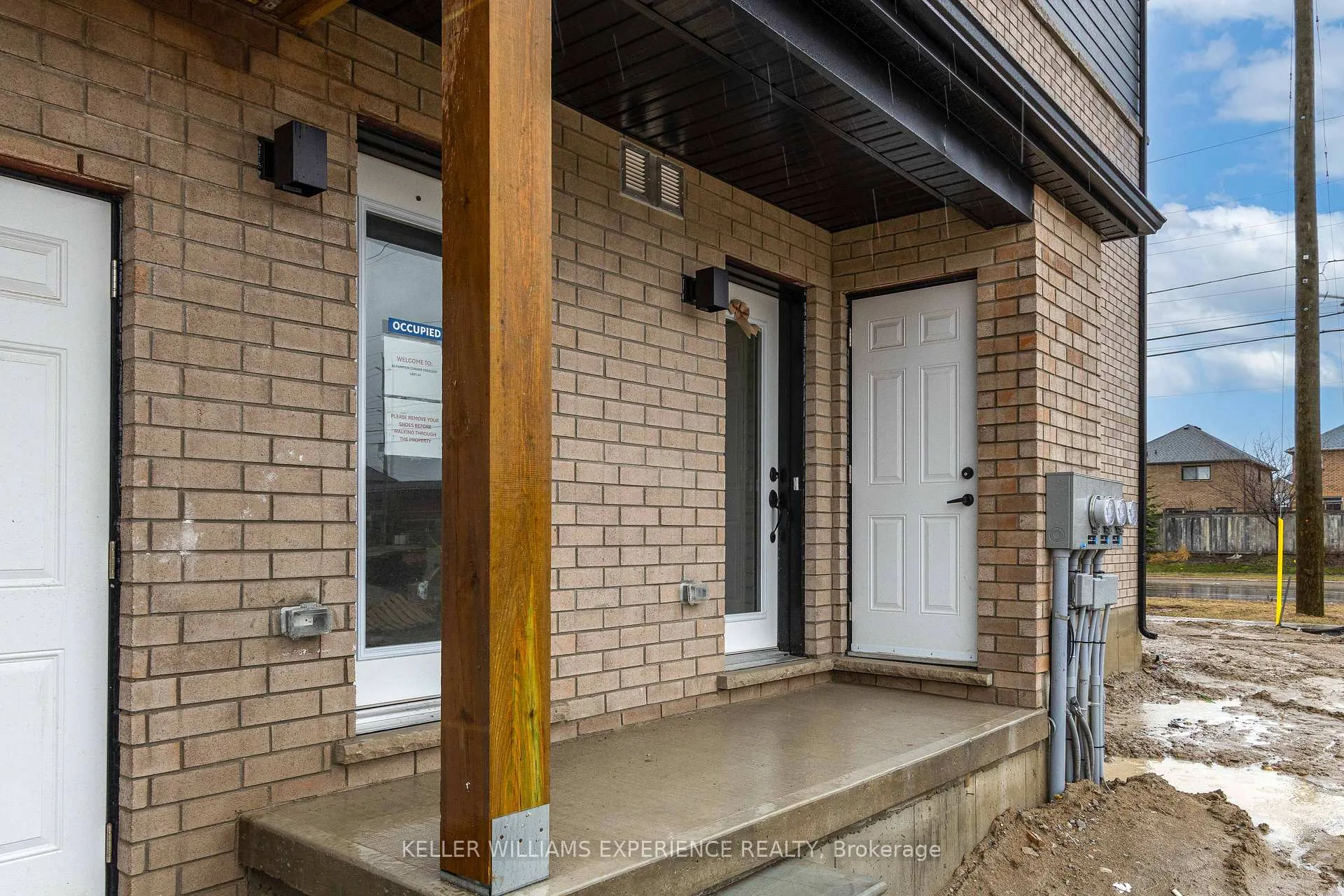 Photo 3 of Unit 6, 53 Pumpkin Corner Crescent, Barrie, Innis-Shore — HOMEH