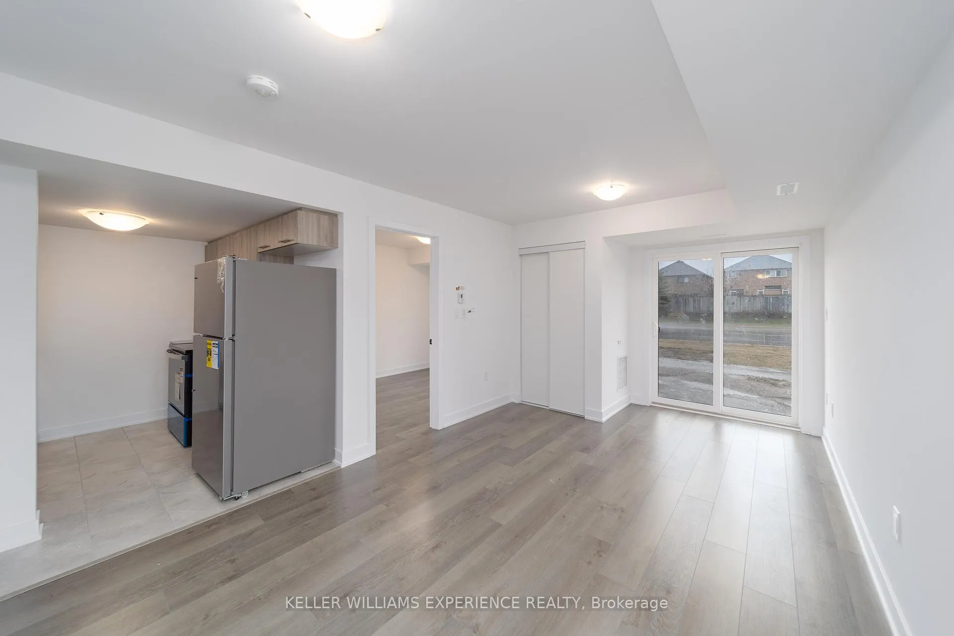 Photo 5 of Unit 6, 53 Pumpkin Corner Crescent, Barrie, Innis-Shore — HOMEH