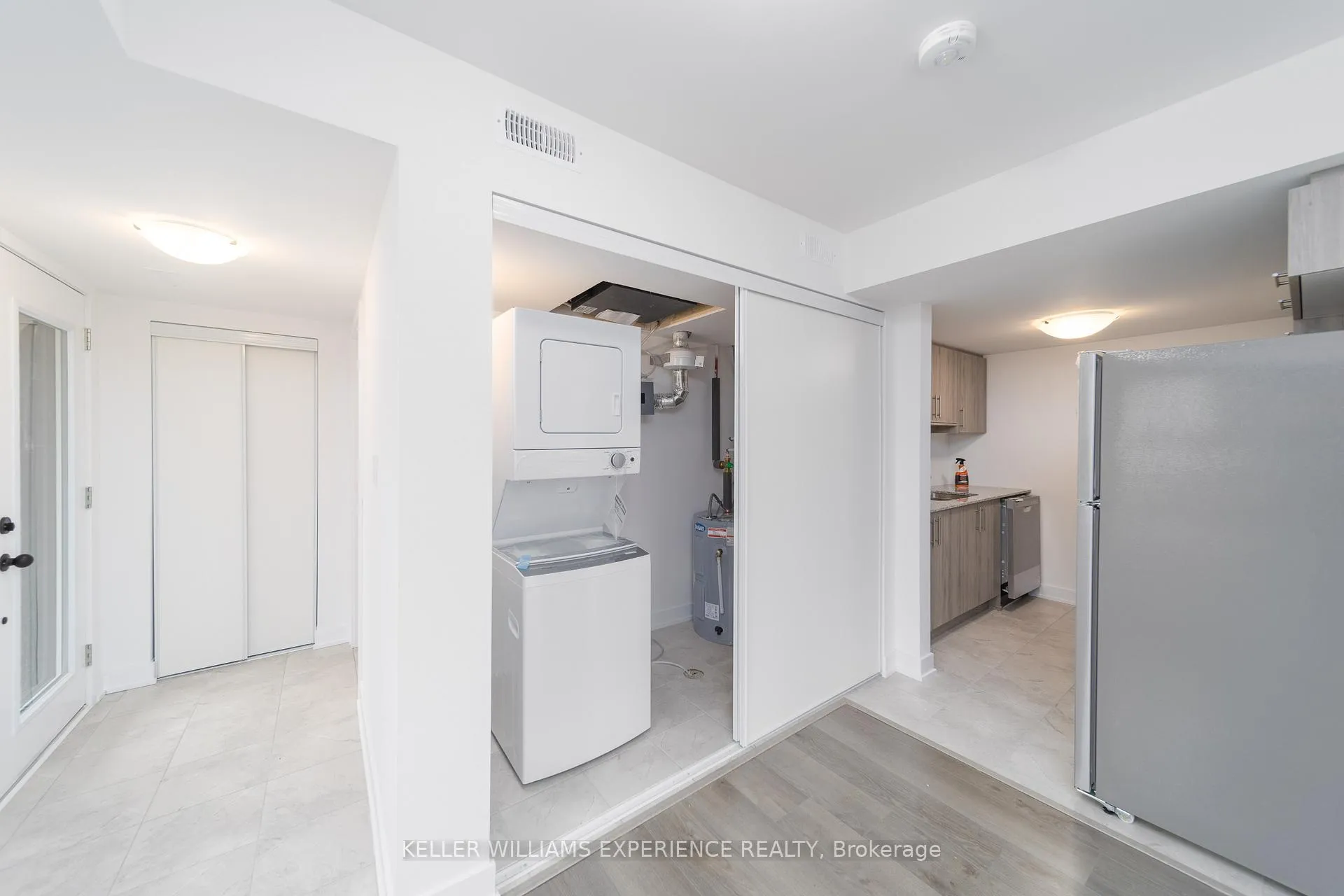 Photo 6 of Unit 6, 53 Pumpkin Corner Crescent, Barrie, Innis-Shore — HOMEH