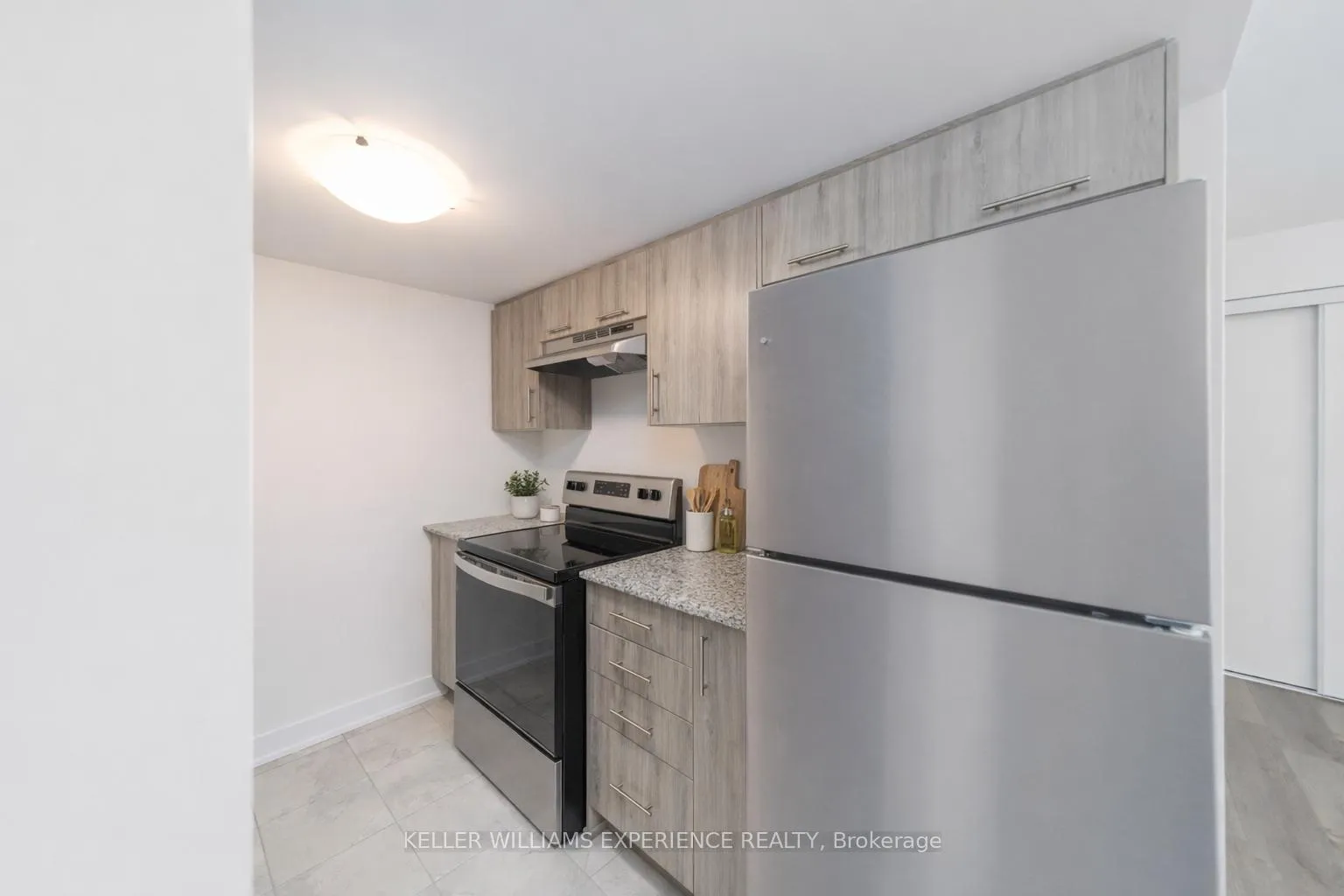 Photo 9 of Unit 6, 53 Pumpkin Corner Crescent, Barrie, Innis-Shore — HOMEH