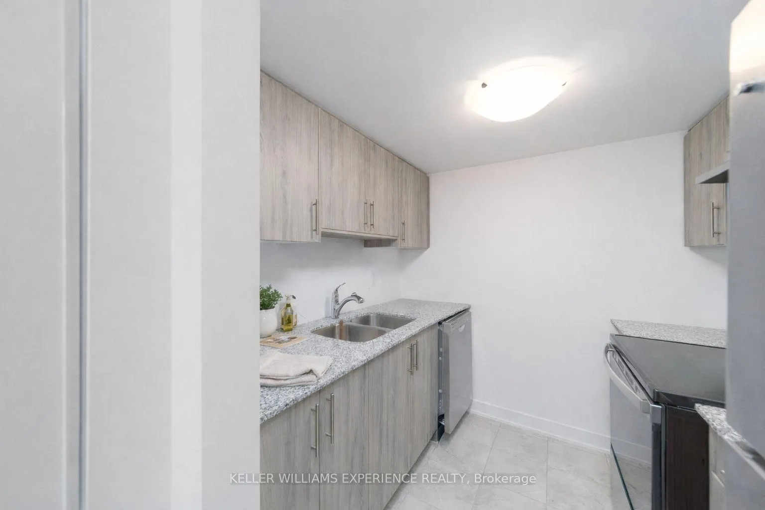 Photo 10 of Unit 6, 53 Pumpkin Corner Crescent, Barrie, Innis-Shore — HOMEH
