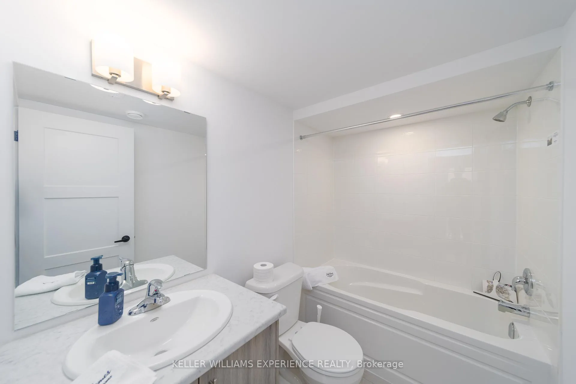 Photo 13 of Unit 6, 53 Pumpkin Corner Crescent, Barrie, Innis-Shore — HOMEH