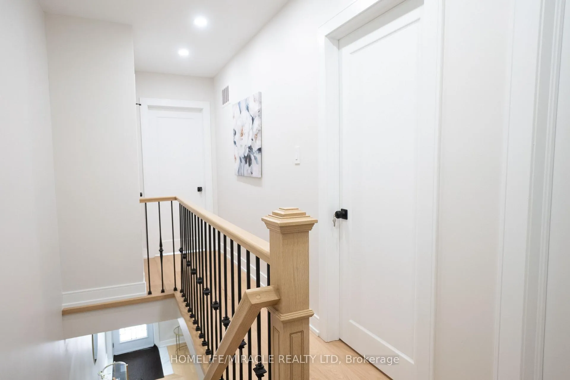 Photo 11 of 12 Thyra Avenue, Toronto, Crescent Town — HOMEH