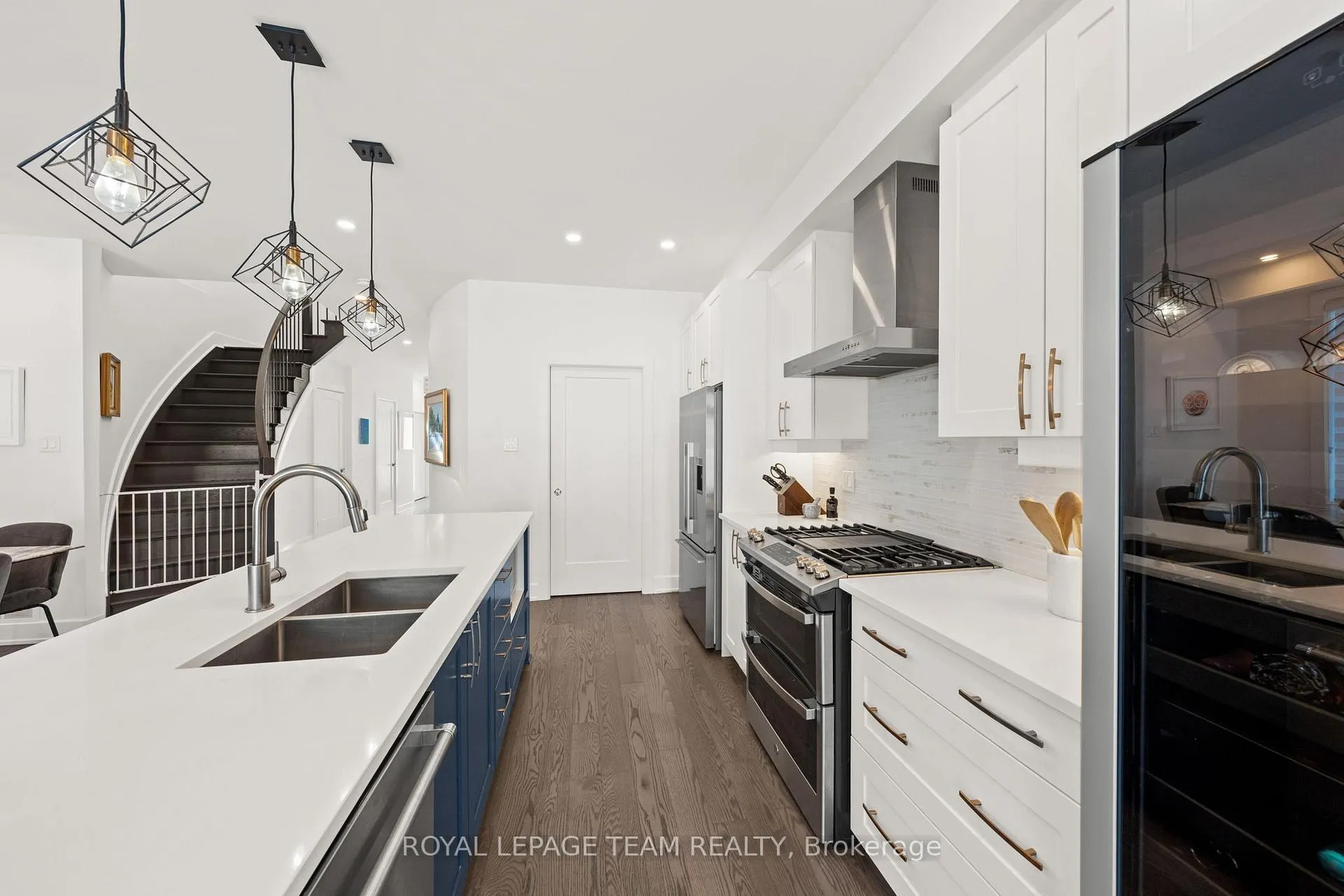 Photo 10 of 143 Avro Circle, Ottawa, CFB Rockcliffe and Area — HOMEH