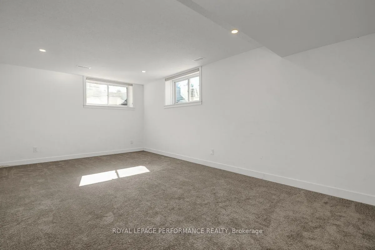 Photo 35 of 51 Moosonee Crescent, Ottawa, Riverside South/Gloucester Glen — HOMEH
