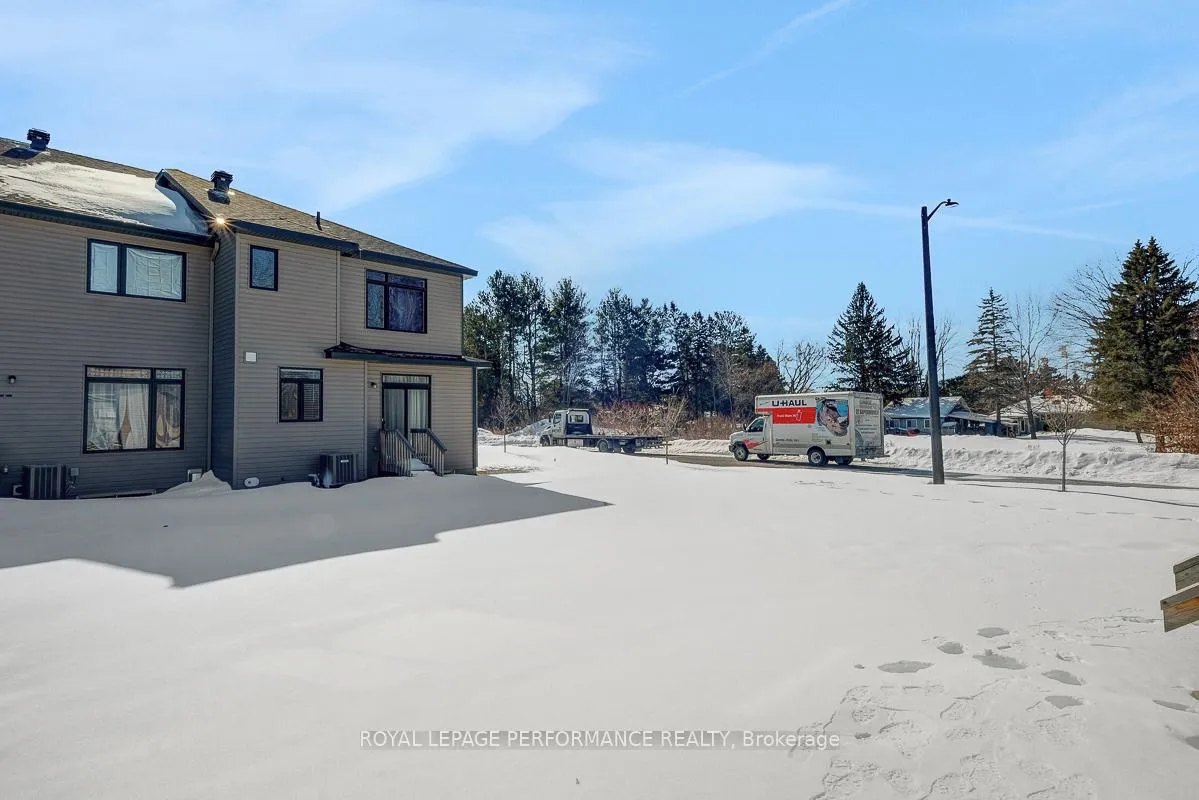 Photo 41 of 51 Moosonee Crescent, Ottawa, Riverside South/Gloucester Glen — HOMEH
