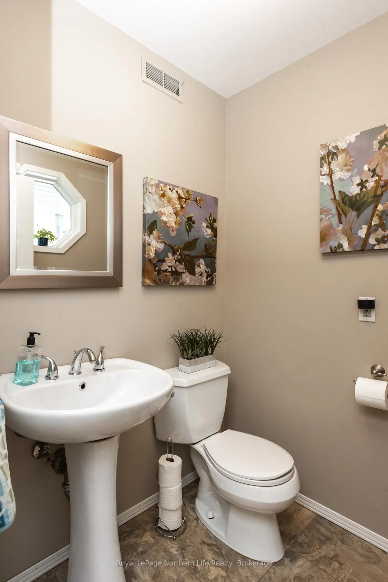 Photo 15 of 30 Gladstone Avenue, North Bay, Ferris — HOMEH