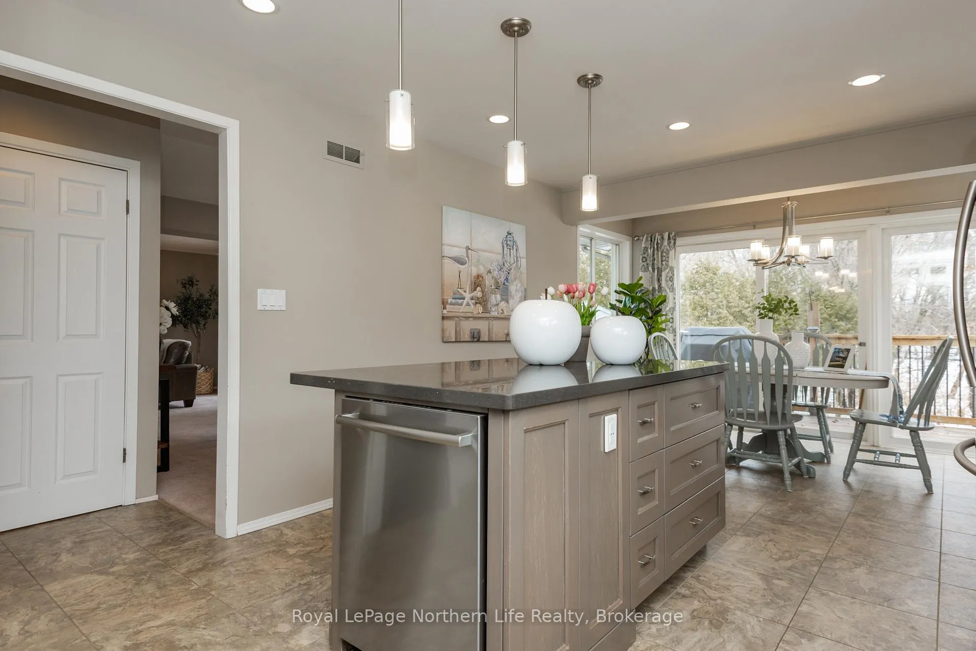 Photo 18 of 30 Gladstone Avenue, North Bay, Ferris — HOMEH