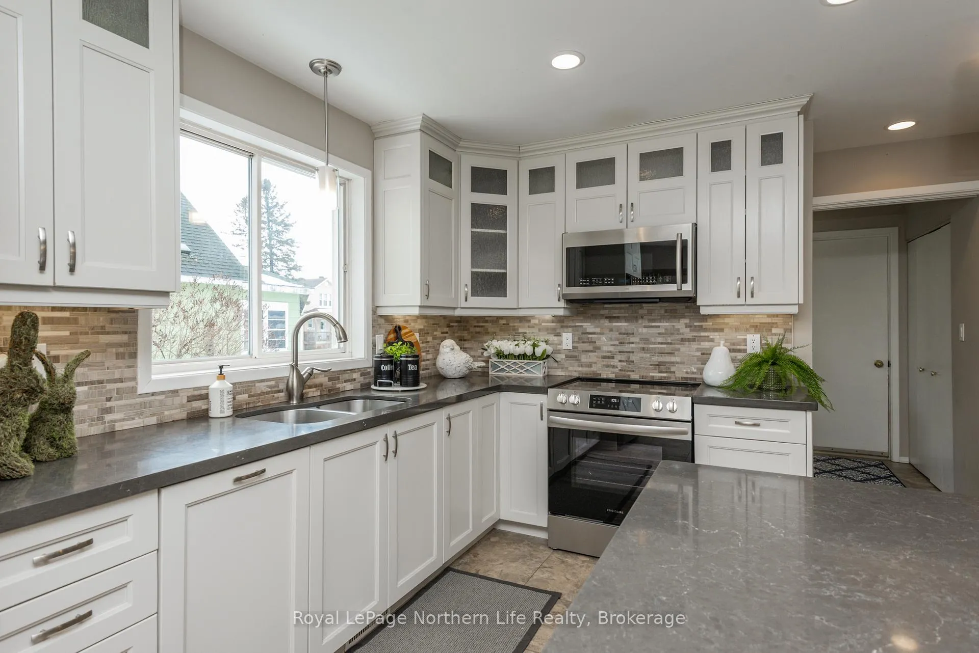 Photo 19 of 30 Gladstone Avenue, North Bay, Ferris — HOMEH